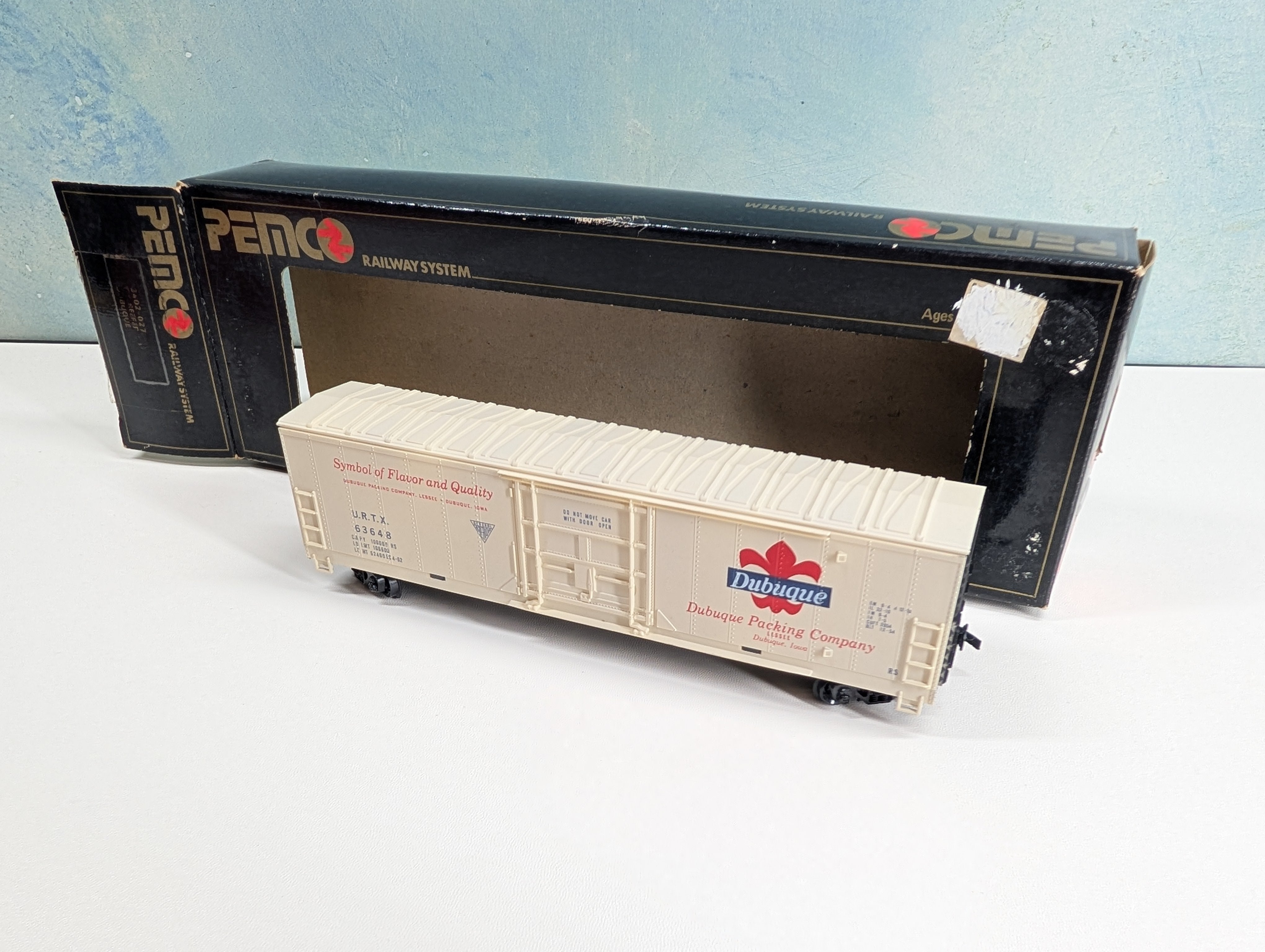 USED PEMCO HO Scale 50' Reefer Box Car Dubuque Packing Co URTX #63648