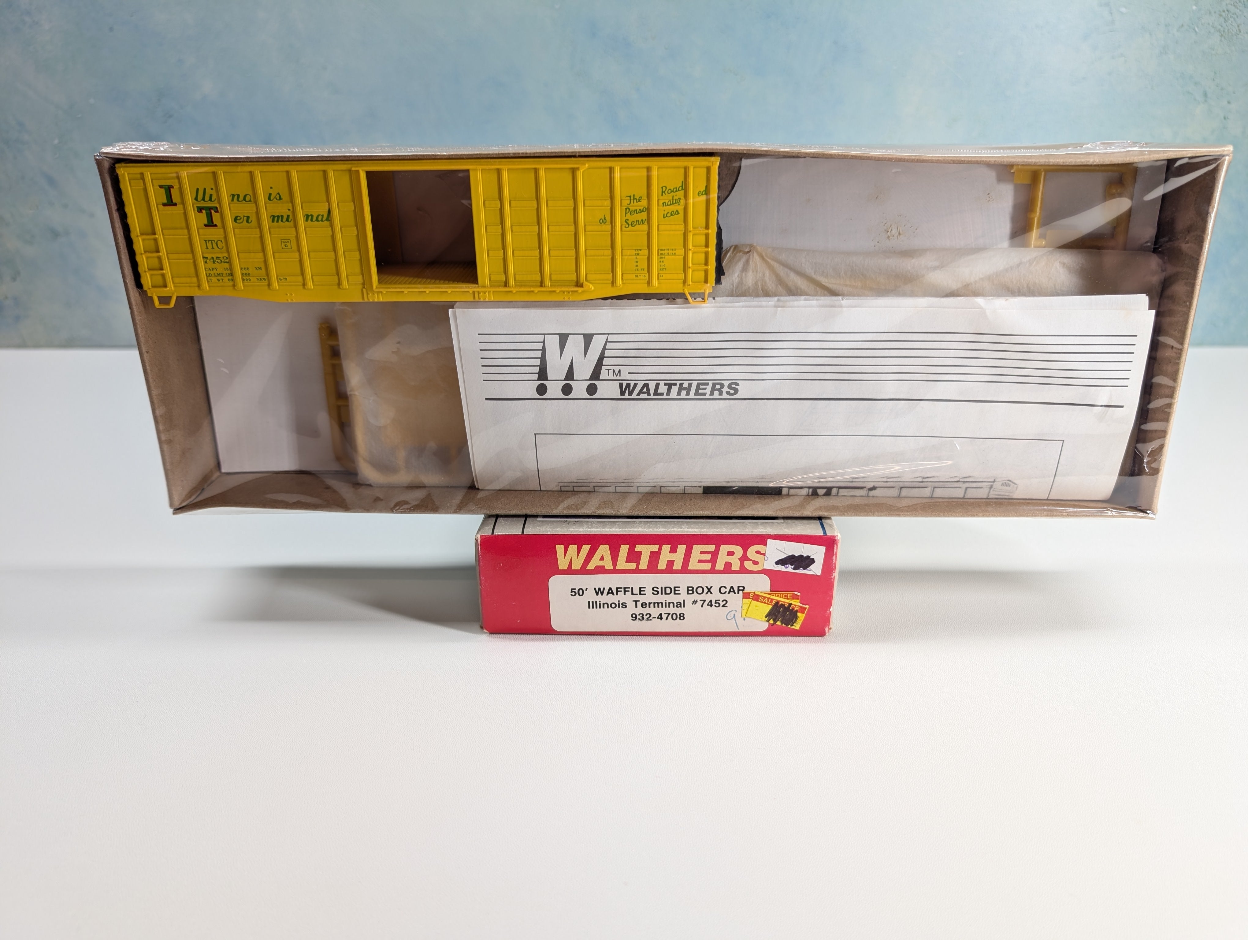 Walthers 932-4708 HO Scale 50' Waffle Side Box Car Illinois Terminal ITC #7452 Sealed KIT