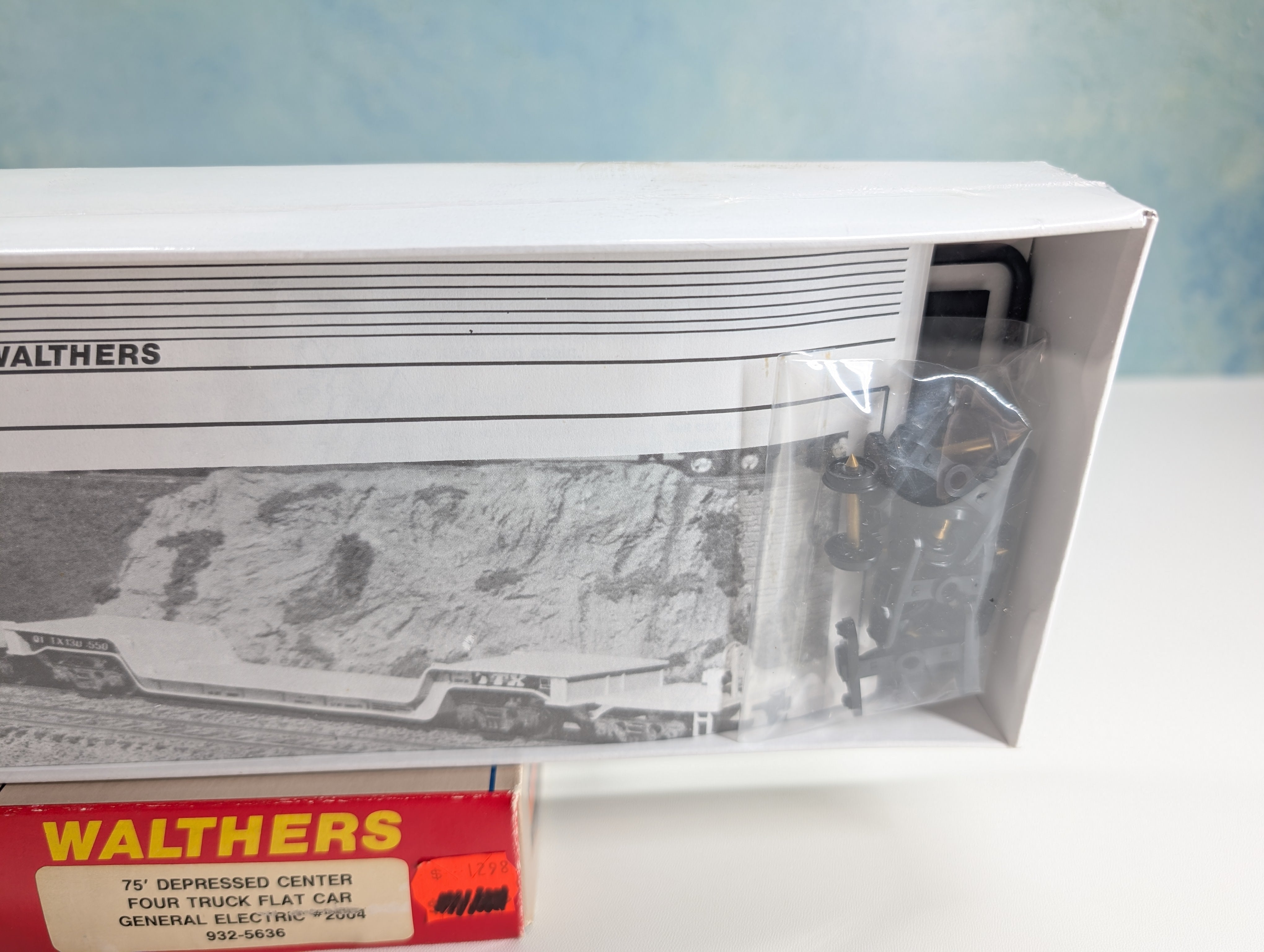 Walthers 932-5636 HO Scale 75' Depressed Center Four Truck Flat Car General Electric #2004 Sealed KIT
