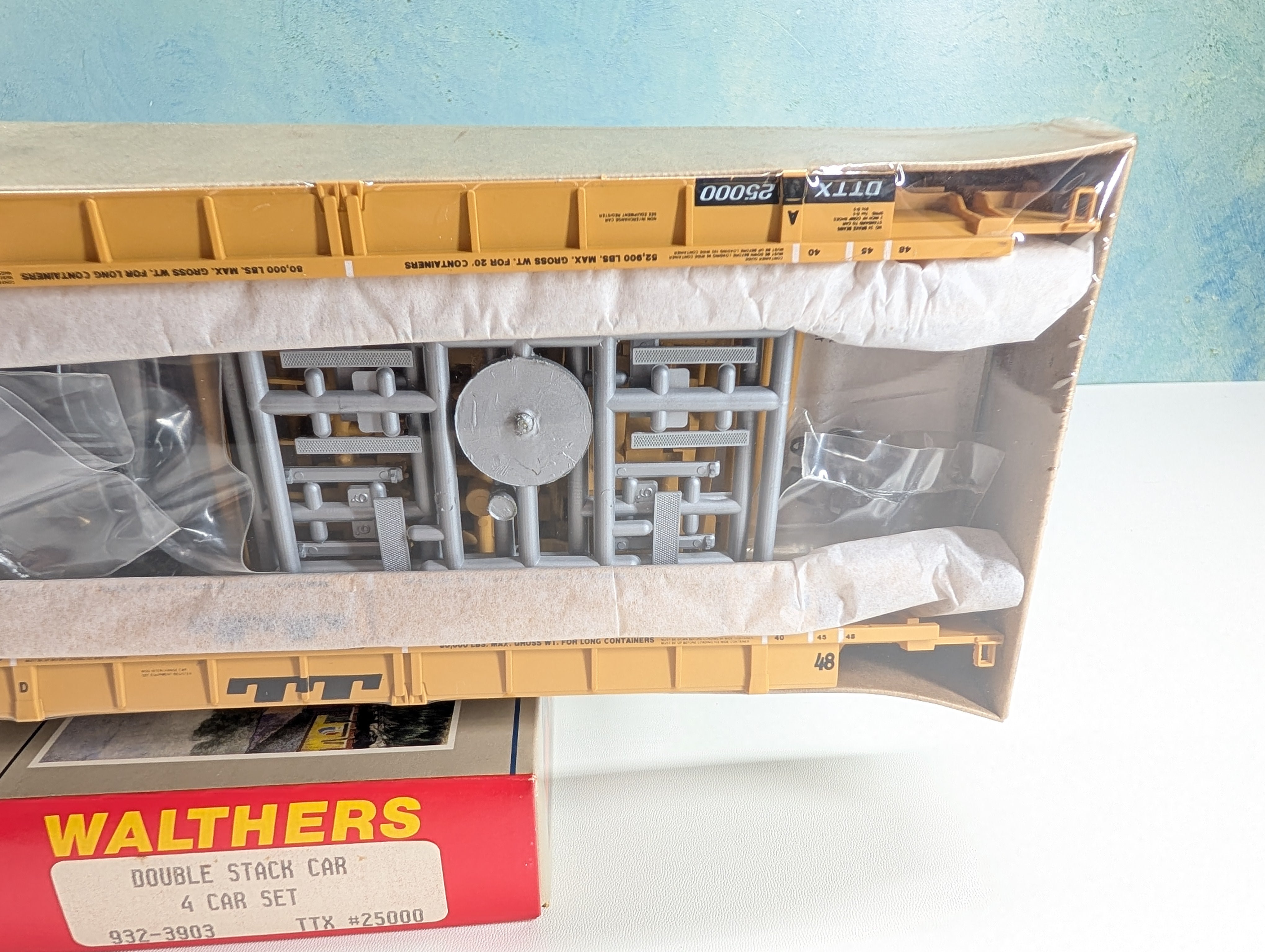 Walthers 932-3903 HO Scale 48' Double Stack Car - 4 Car Set Trailer Train TTX DTTX #25000 Sealed KIT