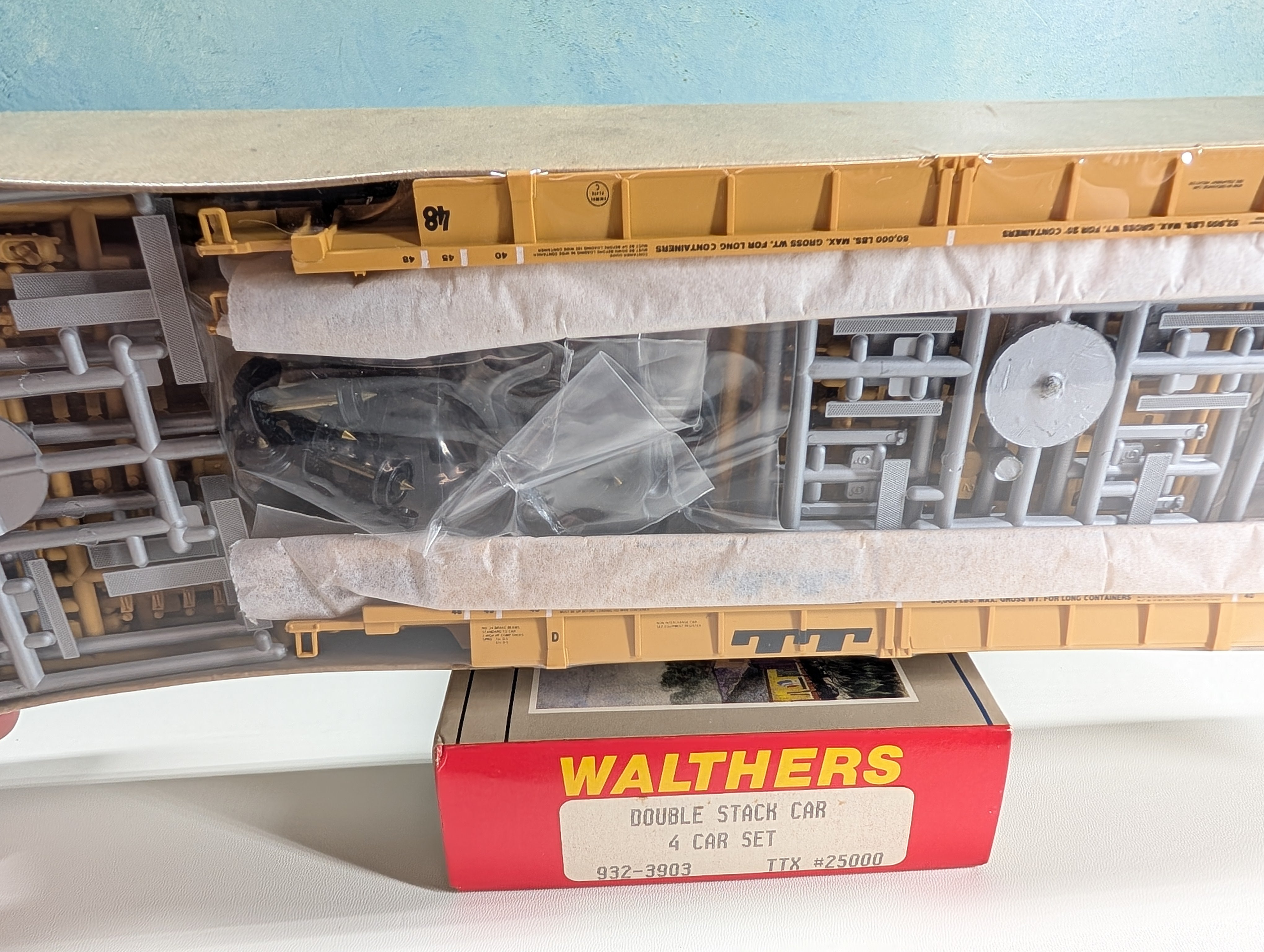 Walthers 932-3903 HO Scale 48' Double Stack Car - 4 Car Set Trailer Train TTX DTTX #25000 Sealed KIT