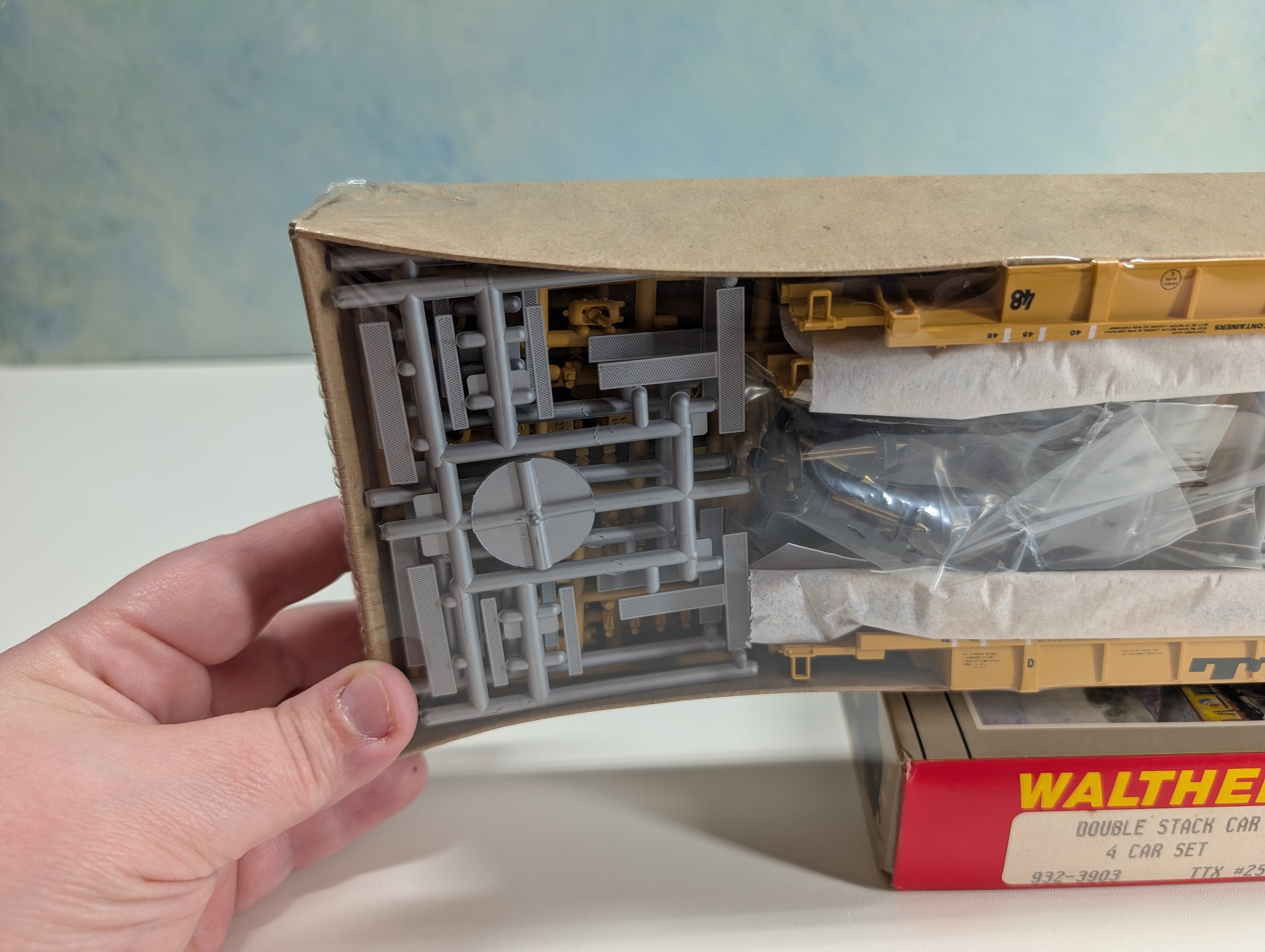 Walthers 932-3903 HO Scale 48' Double Stack Car - 4 Car Set Trailer Train TTX DTTX #25000 Sealed KIT