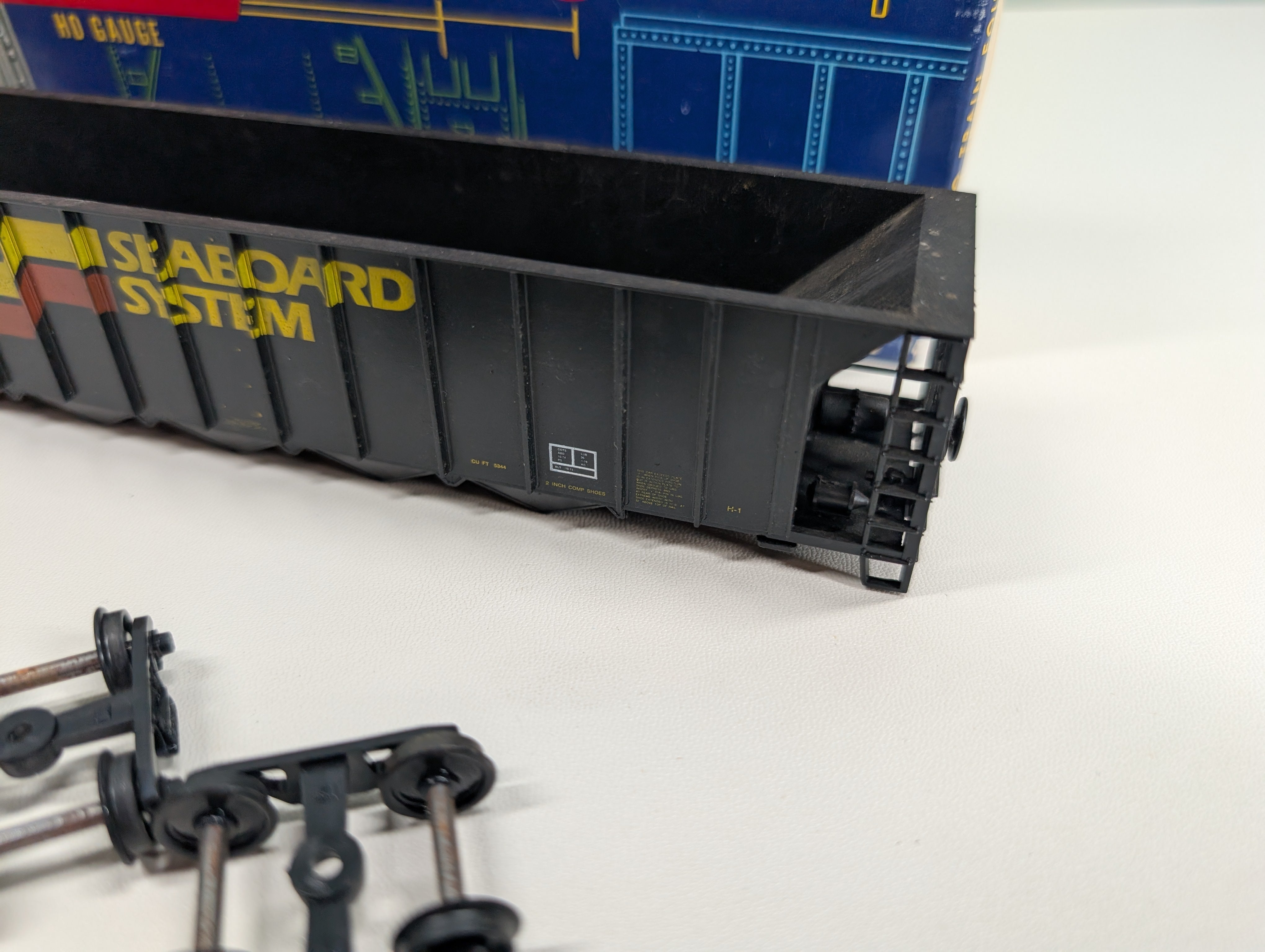 USED Roundhouse 1735 HO Scale 50' 5-Bay Hopper Seaboard System SBD #684441 KIT