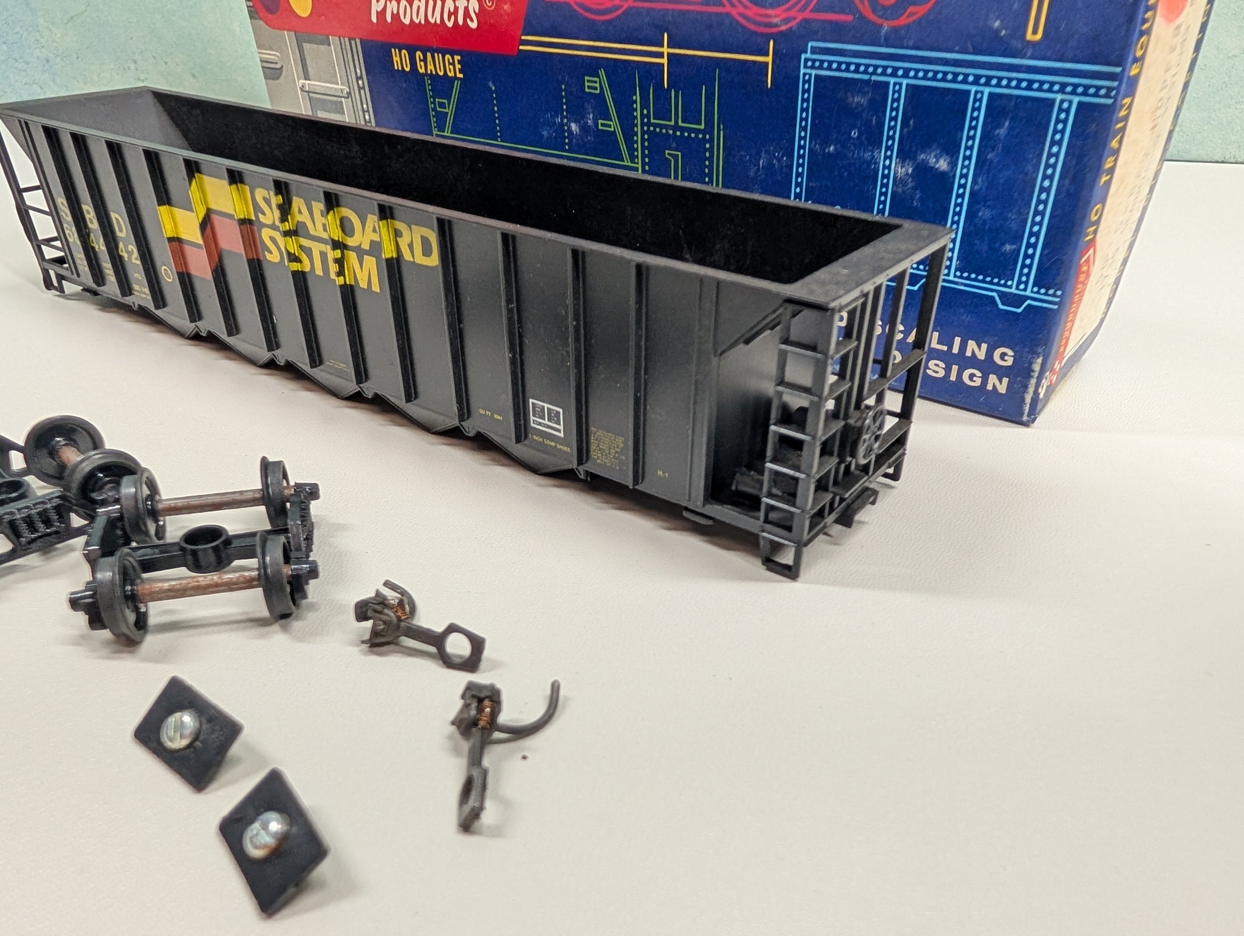 USED Roundhouse 1735 HO Scale 50' 5-Bay Hopper Seaboard System SBD #684442 KIT