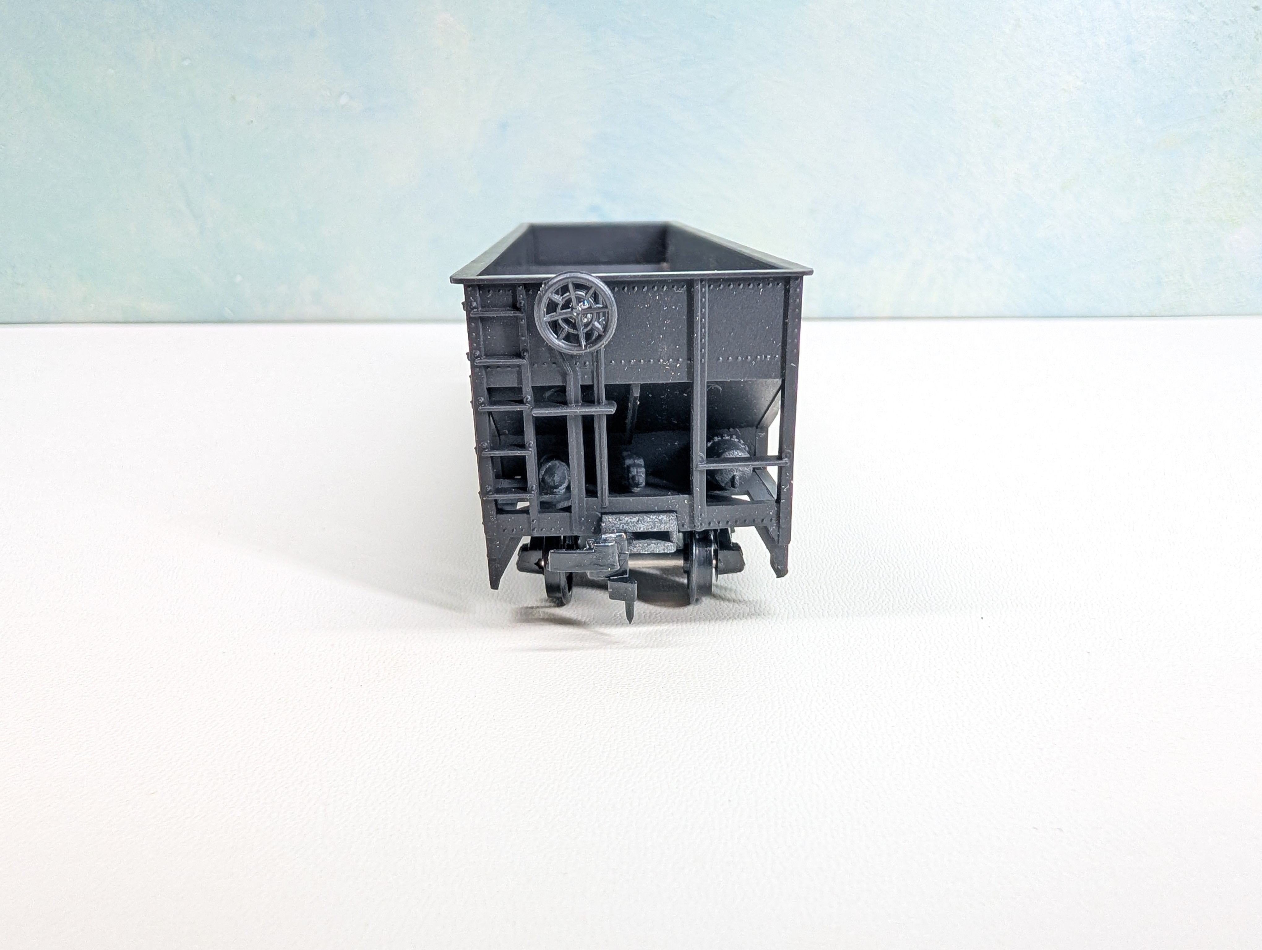 USED Roundhouse 1611 HO Scale 3-Bay Offset Hopper Erie #38300