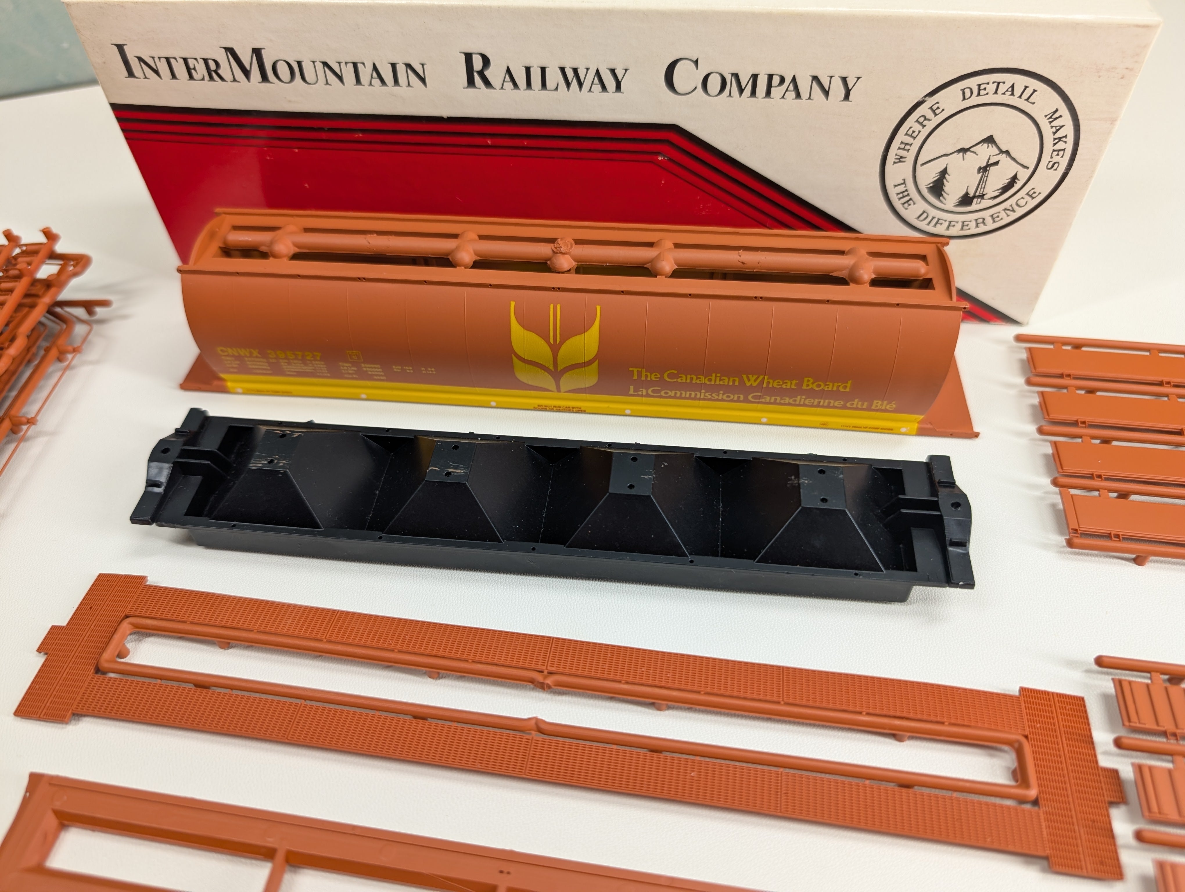 USED Intermountain CNWX-10 HO Scale Cylindrical Grain 4-Bay Covered Hopper Canadian Wheat Board CNWX #395727