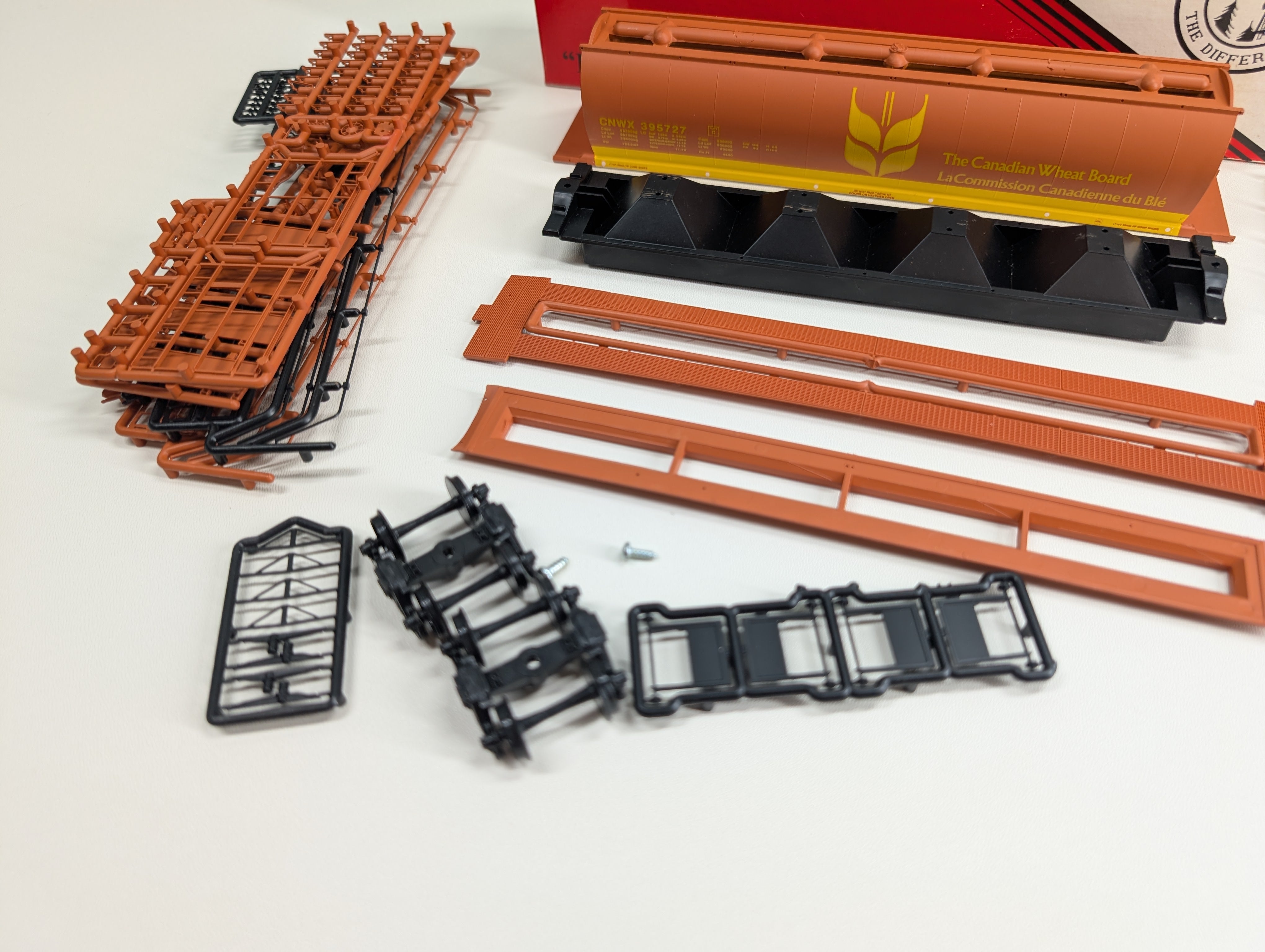 USED Intermountain CNWX-10 HO Scale Cylindrical Grain 4-Bay Covered Hopper Canadian Wheat Board CNWX #395727