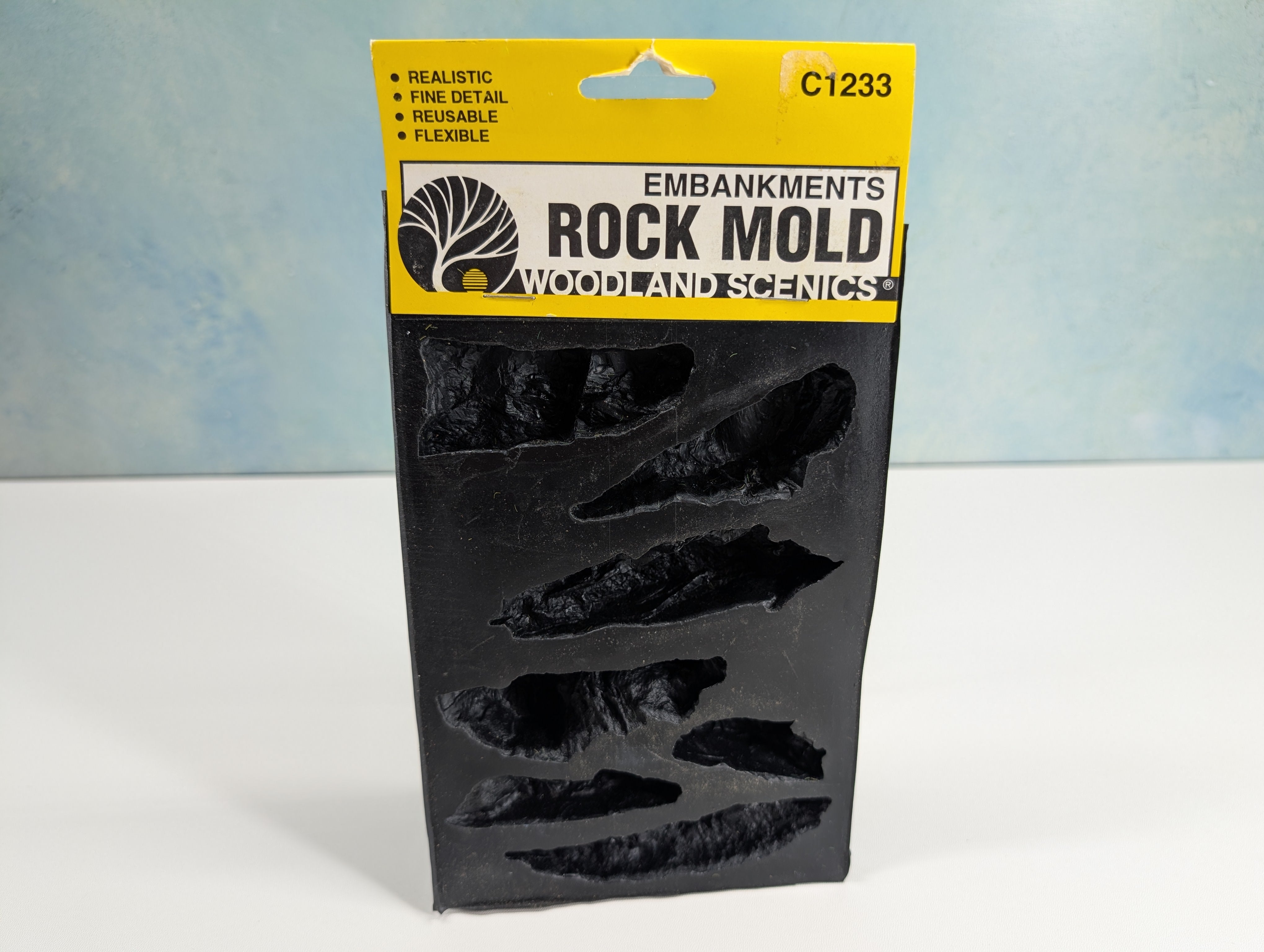 USED Woodland Scenics C1233 HO Scale Rock Mold - Embankments