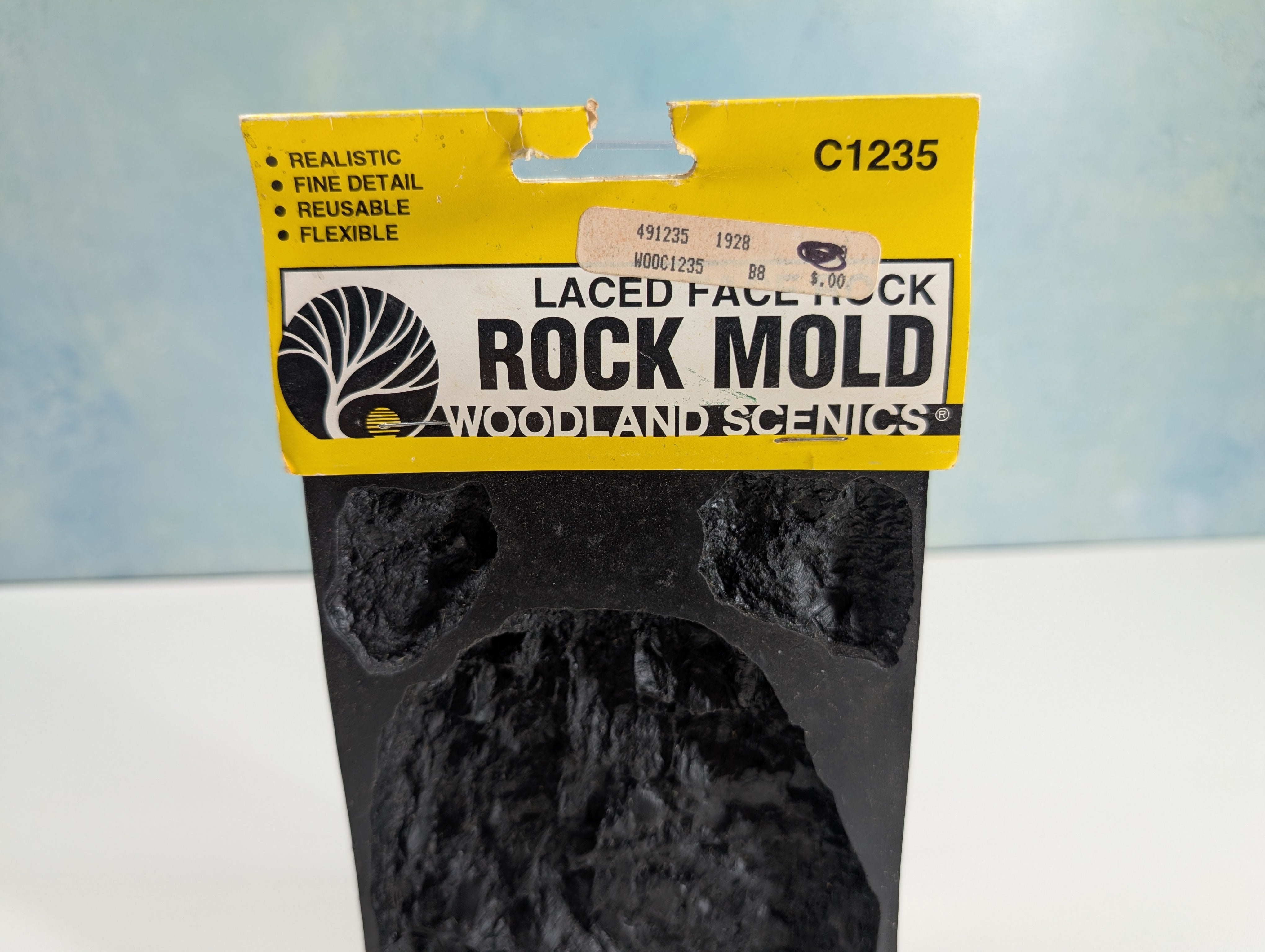 USED Woodland Scenics C1235 HO Scale Rock Mold - Laced Face Rock