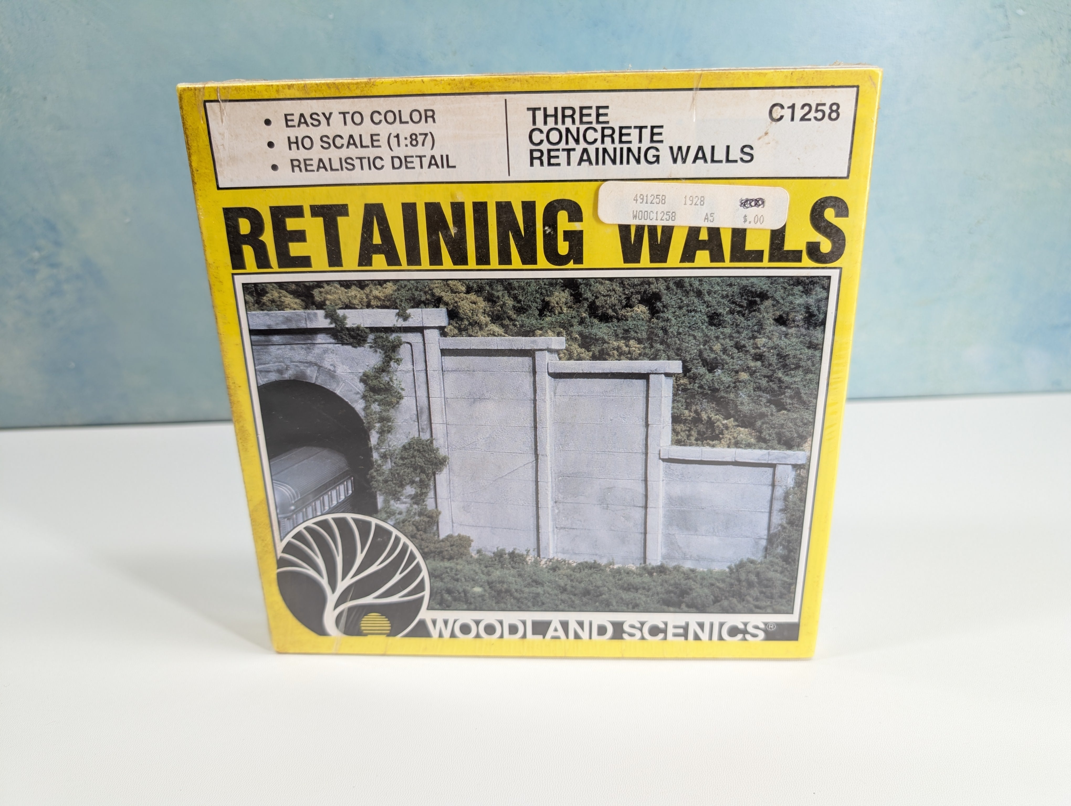 Woodland Scenics C1258 HO Scale Three Concrete Retaining Walls Sealed