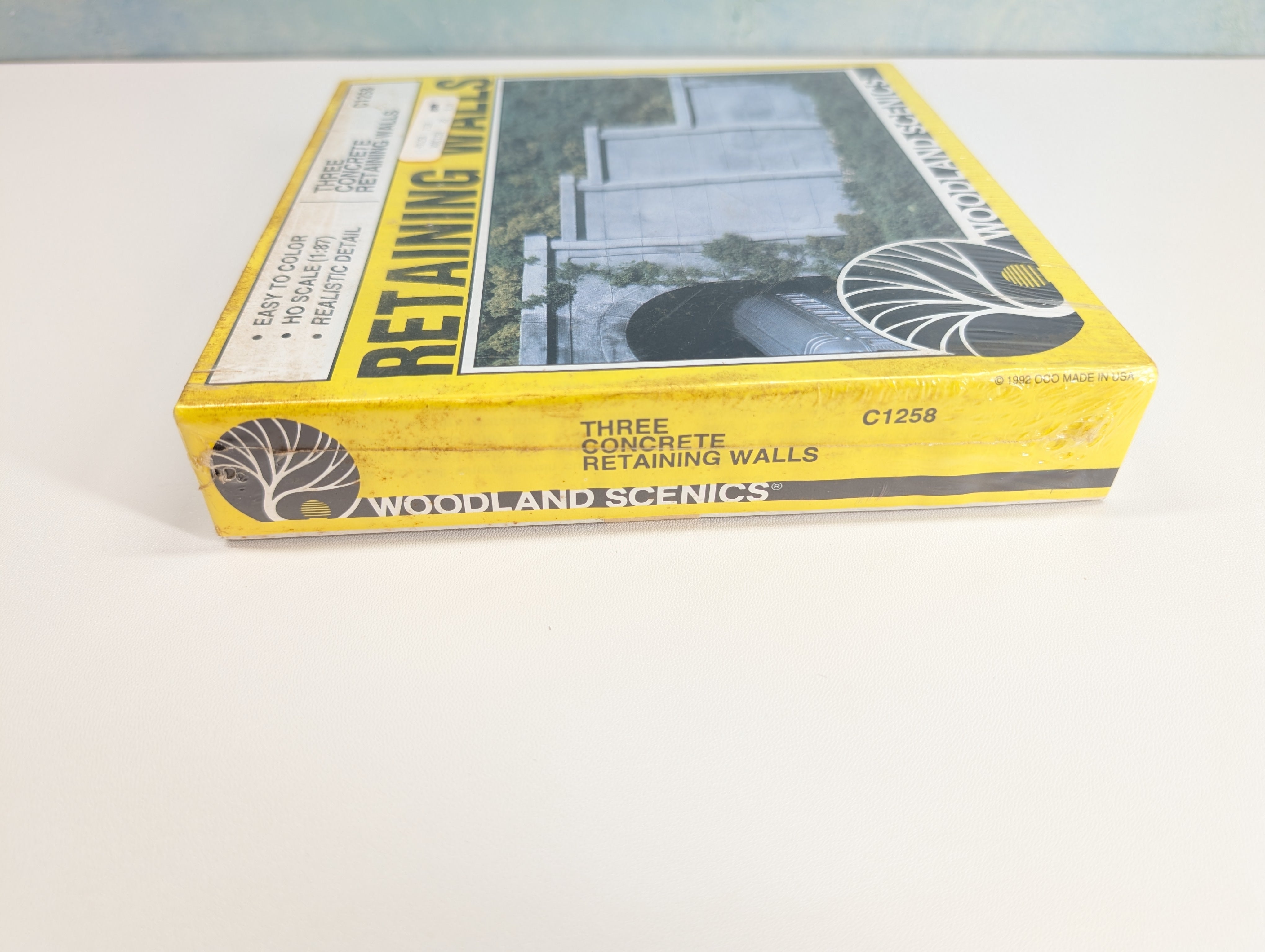 Woodland Scenics C1258 HO Scale Three Concrete Retaining Walls Sealed