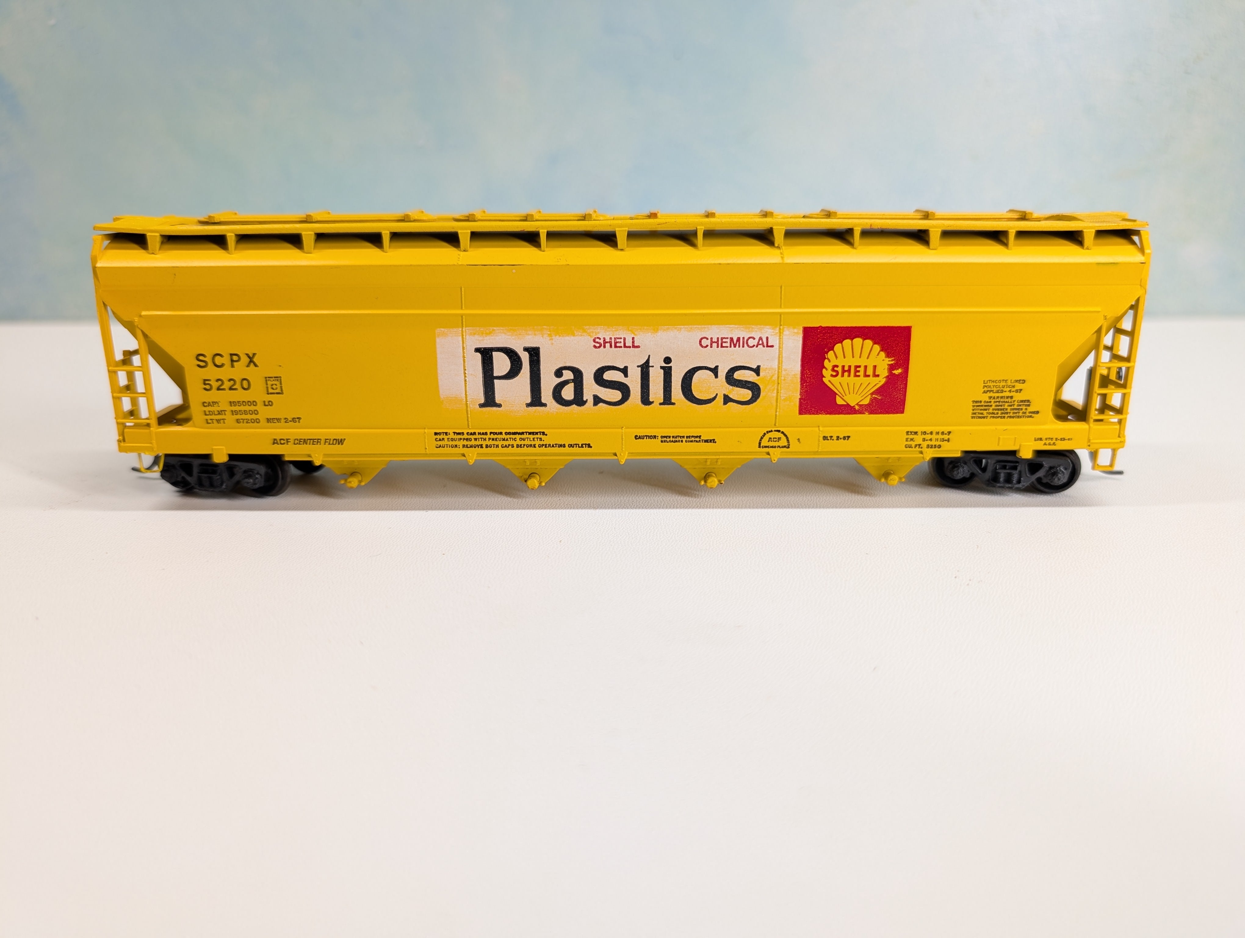 USED Athearn 1910 HO Scale 55' Center Flow Hopper Shell Oil SCPX #5220 Plastics, Metal Wheels