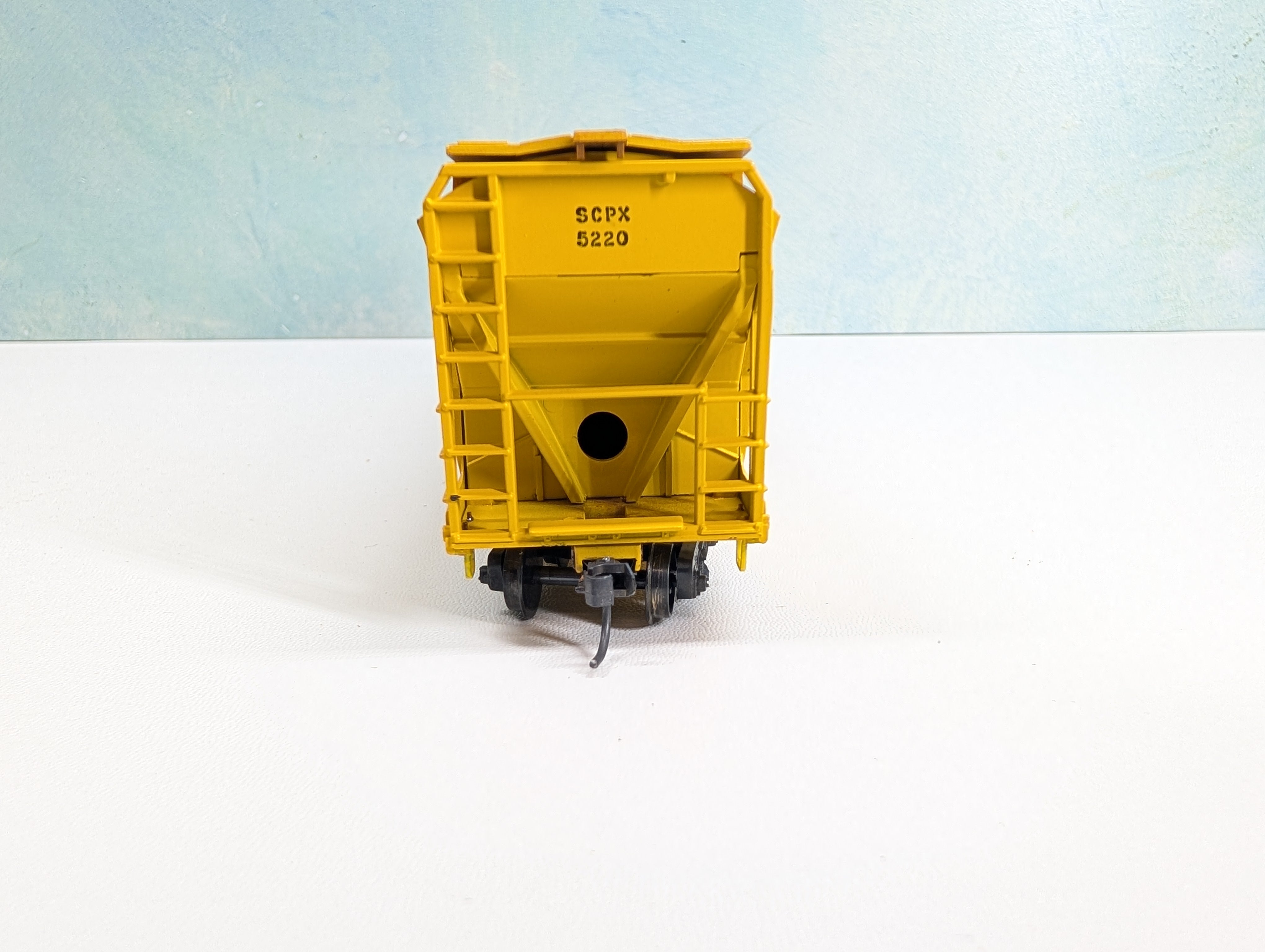 USED Athearn 1910 HO Scale 55' Center Flow Hopper Shell Oil SCPX #5220 Plastics, Metal Wheels