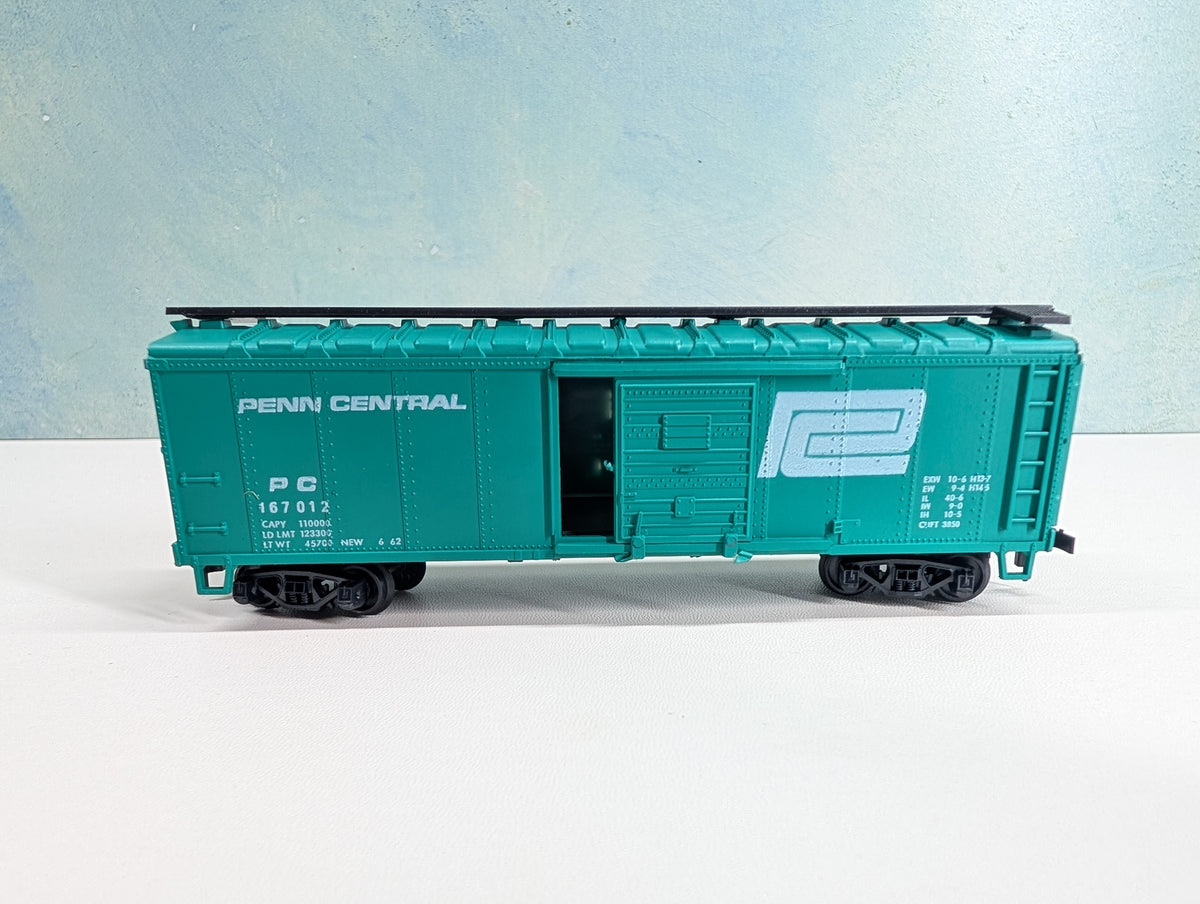 USED AHM HO Scale 40' Box Car Penn Central PC #167012