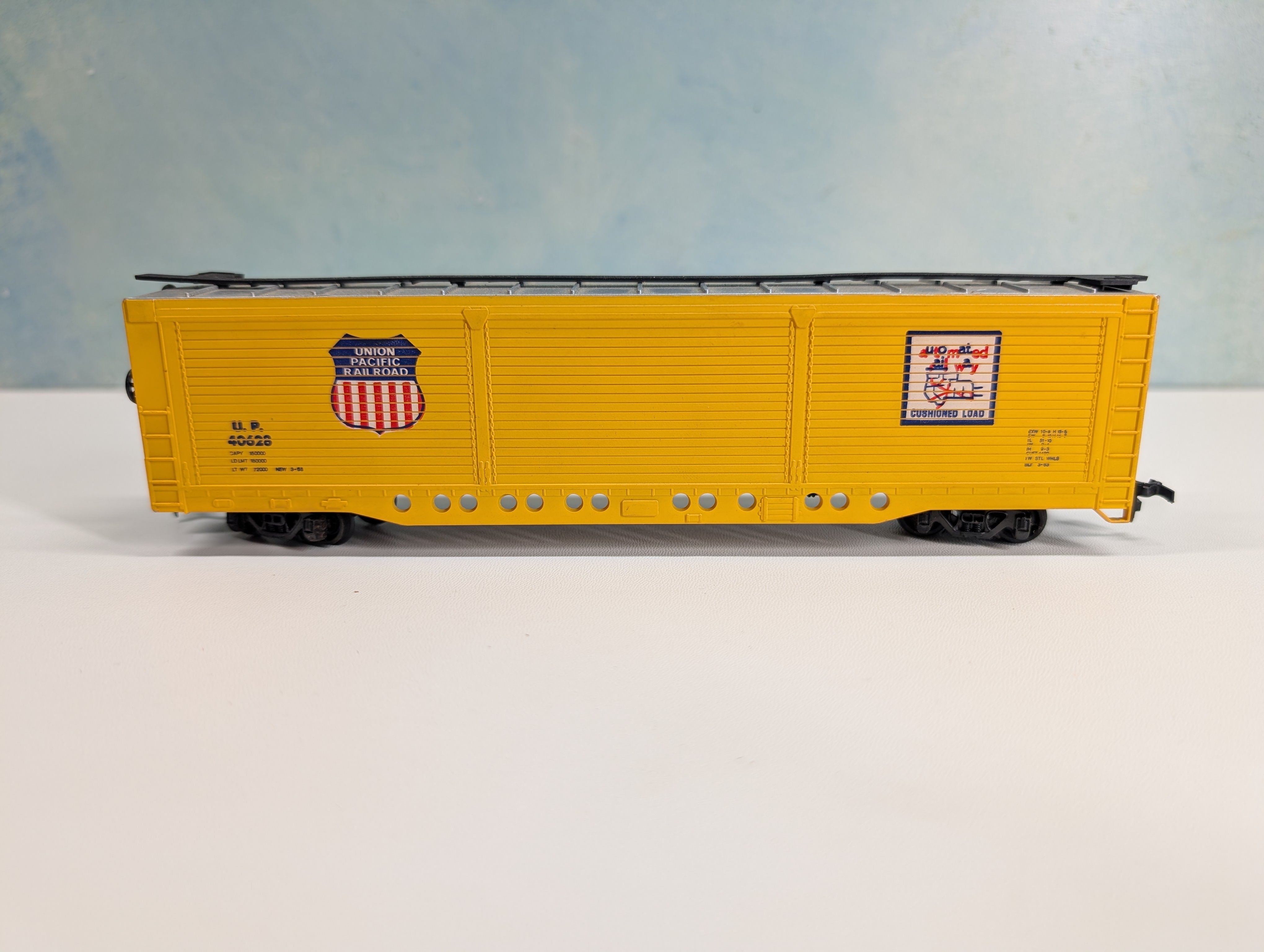 USED AHM HO Scale All Door Box Car Union Pacific UP #40628