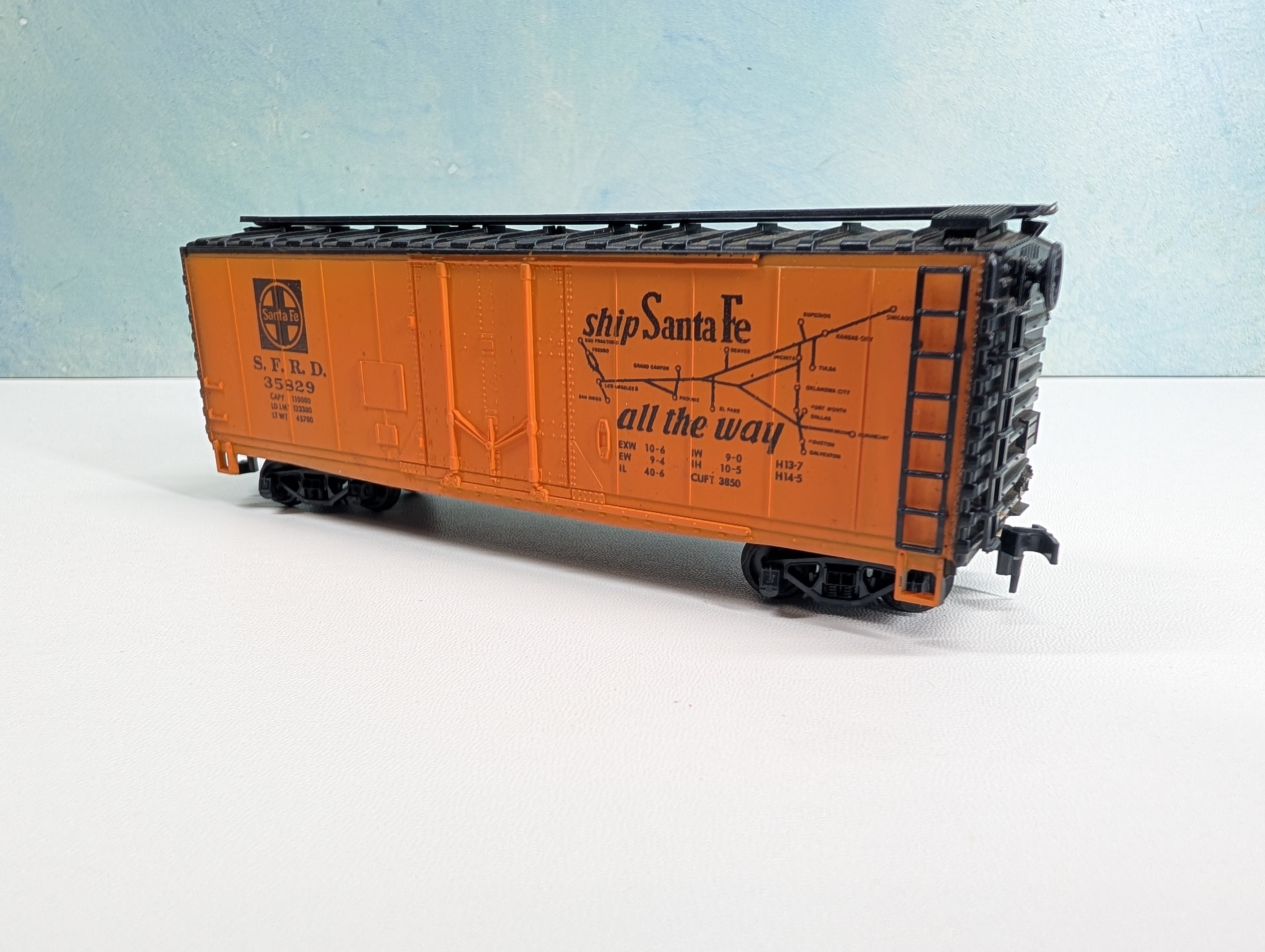 USED AHM HO Scale 40' Reefer Box Car Santa Fe SFRD #35829