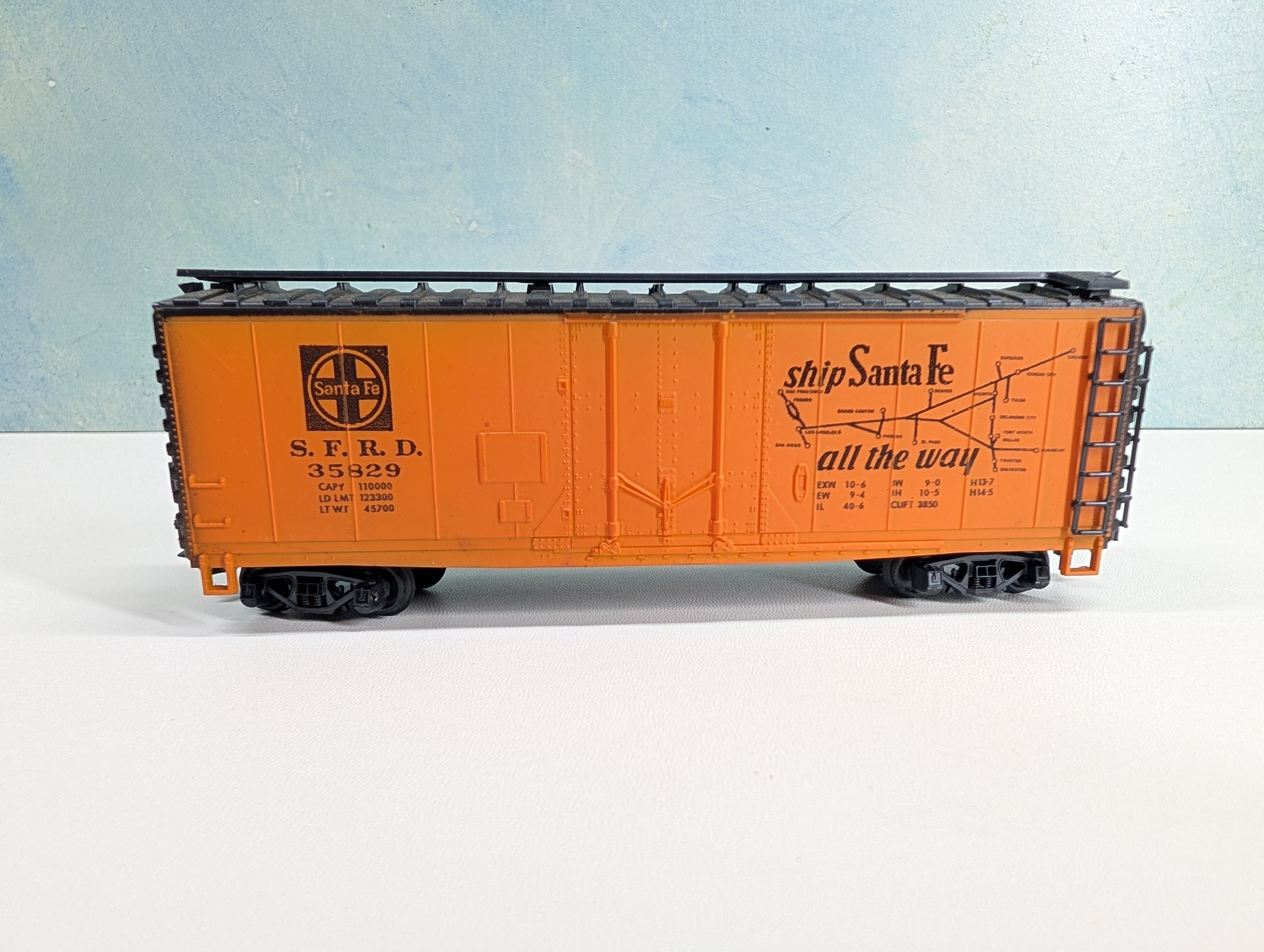 USED AHM HO Scale 40' Reefer Box Car Santa Fe SFRD #35829