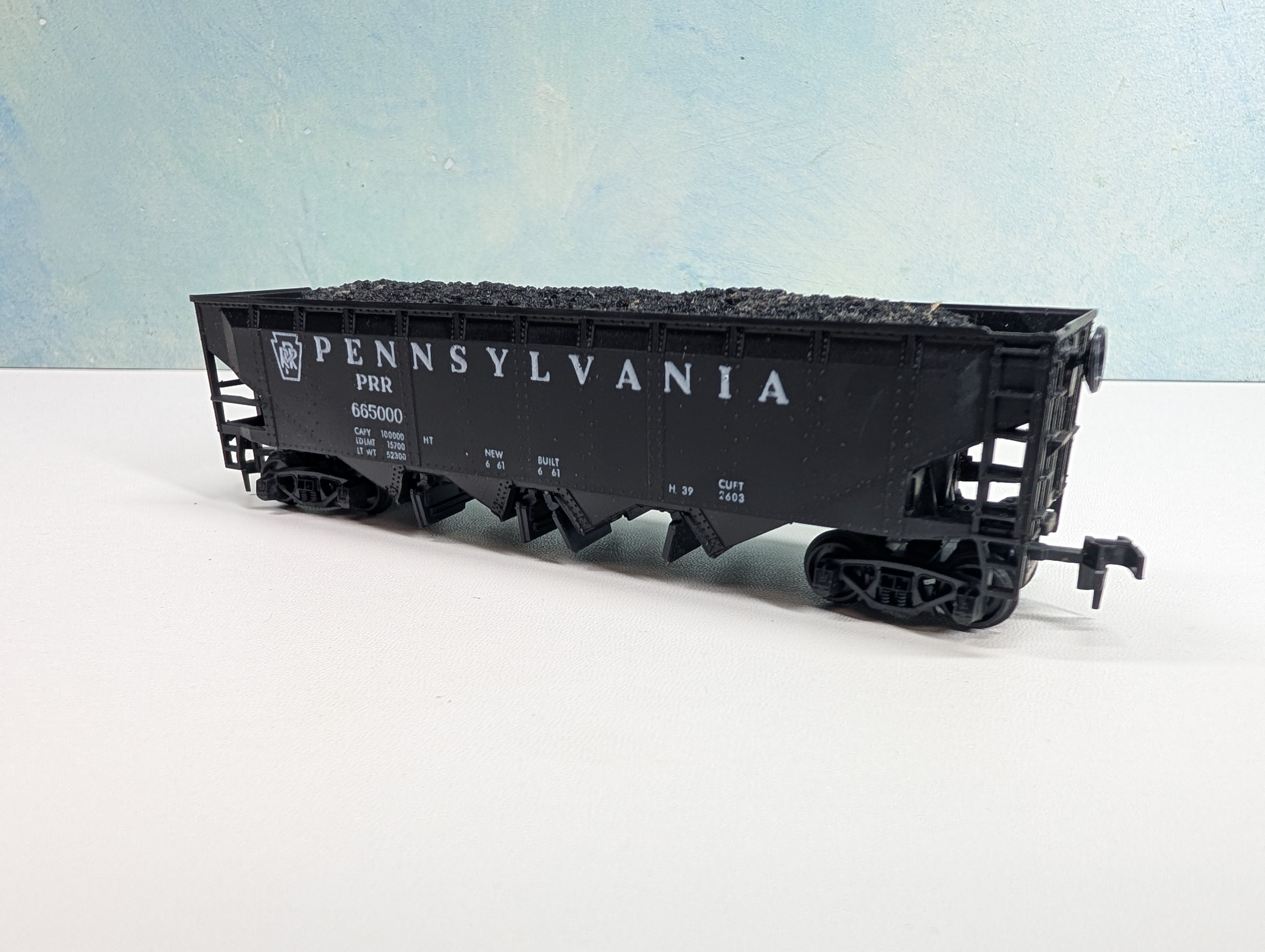 USED HO Scale Operating Quad Hopper w/ Load Pennsylvania PRR #665000