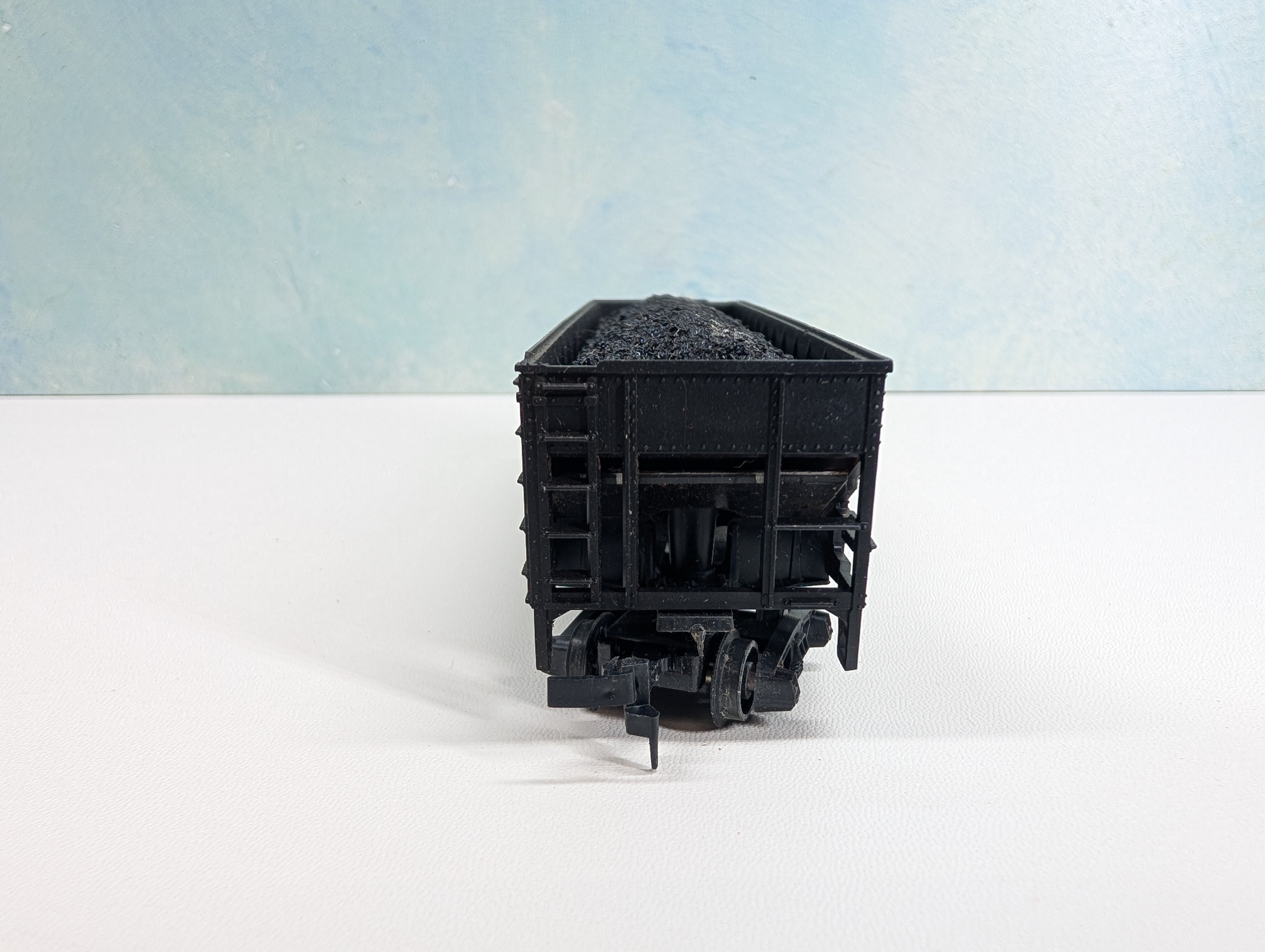 USED HO Scale Operating Quad Hopper w/ Load Pennsylvania PRR #665000