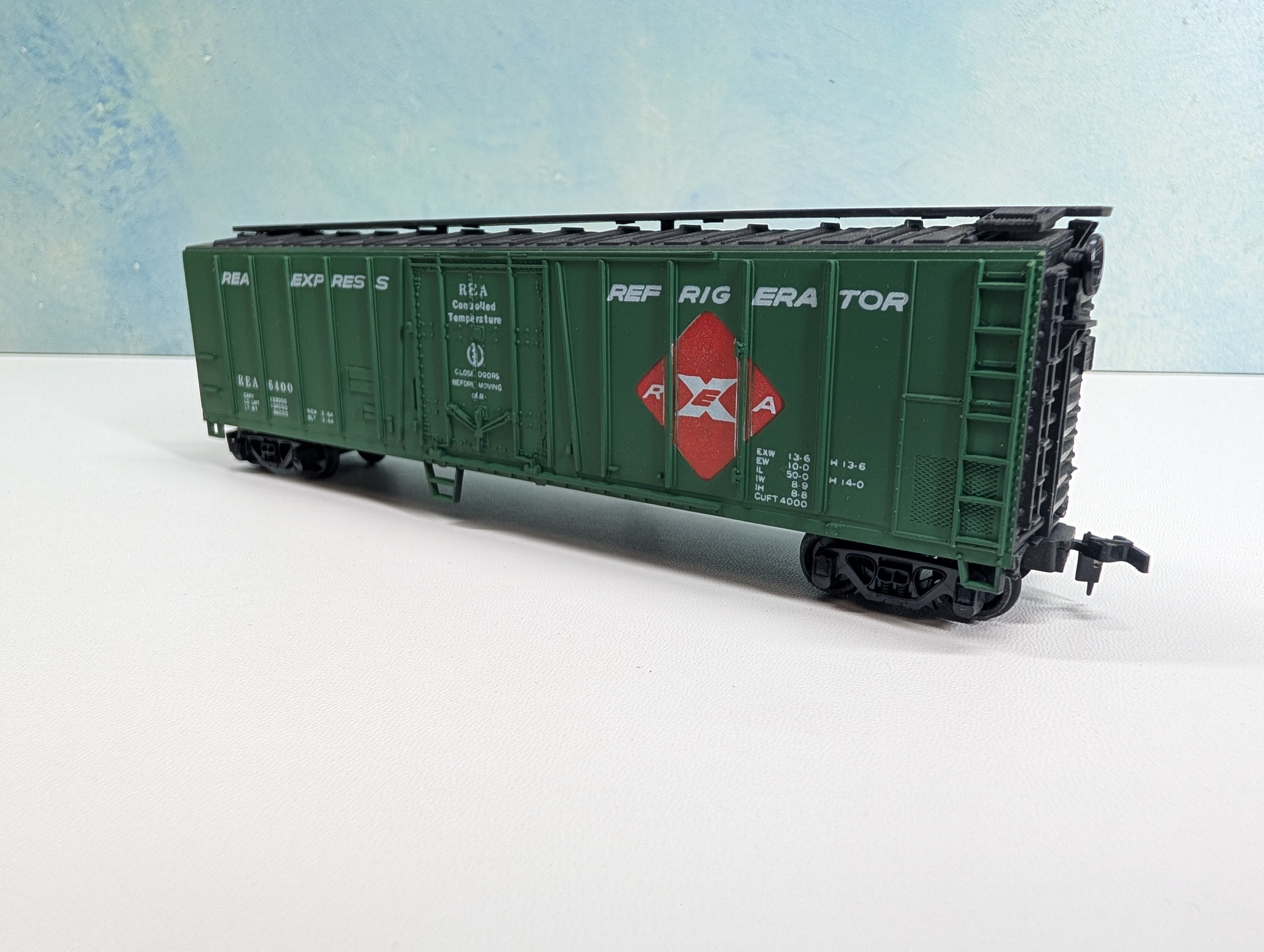USED HO Scale 51' Mech Reefer Box Car REA #6400