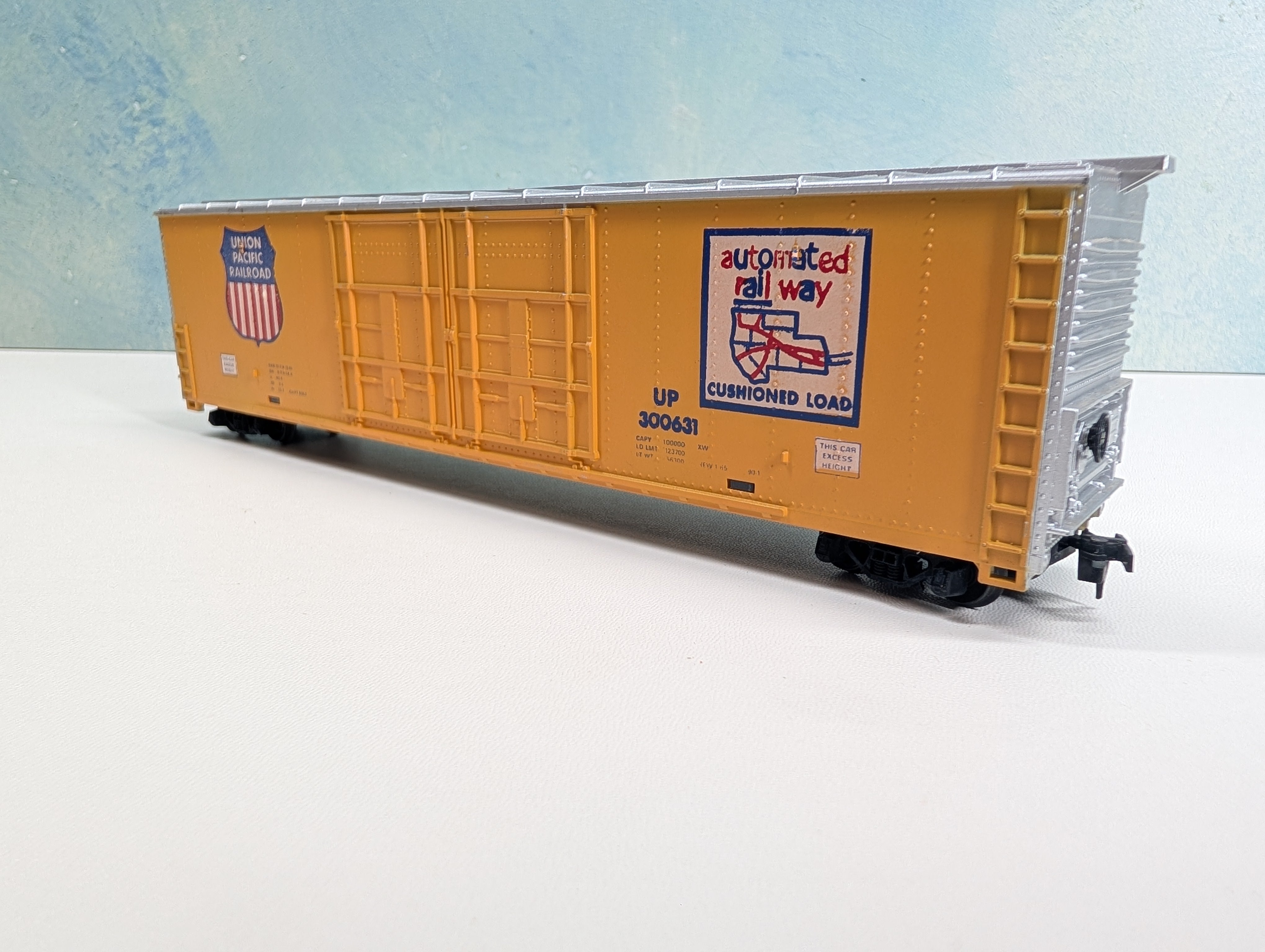 USED Tyco HO Scale 62' Hi-Cube Box Car Union Pacific UP #300631