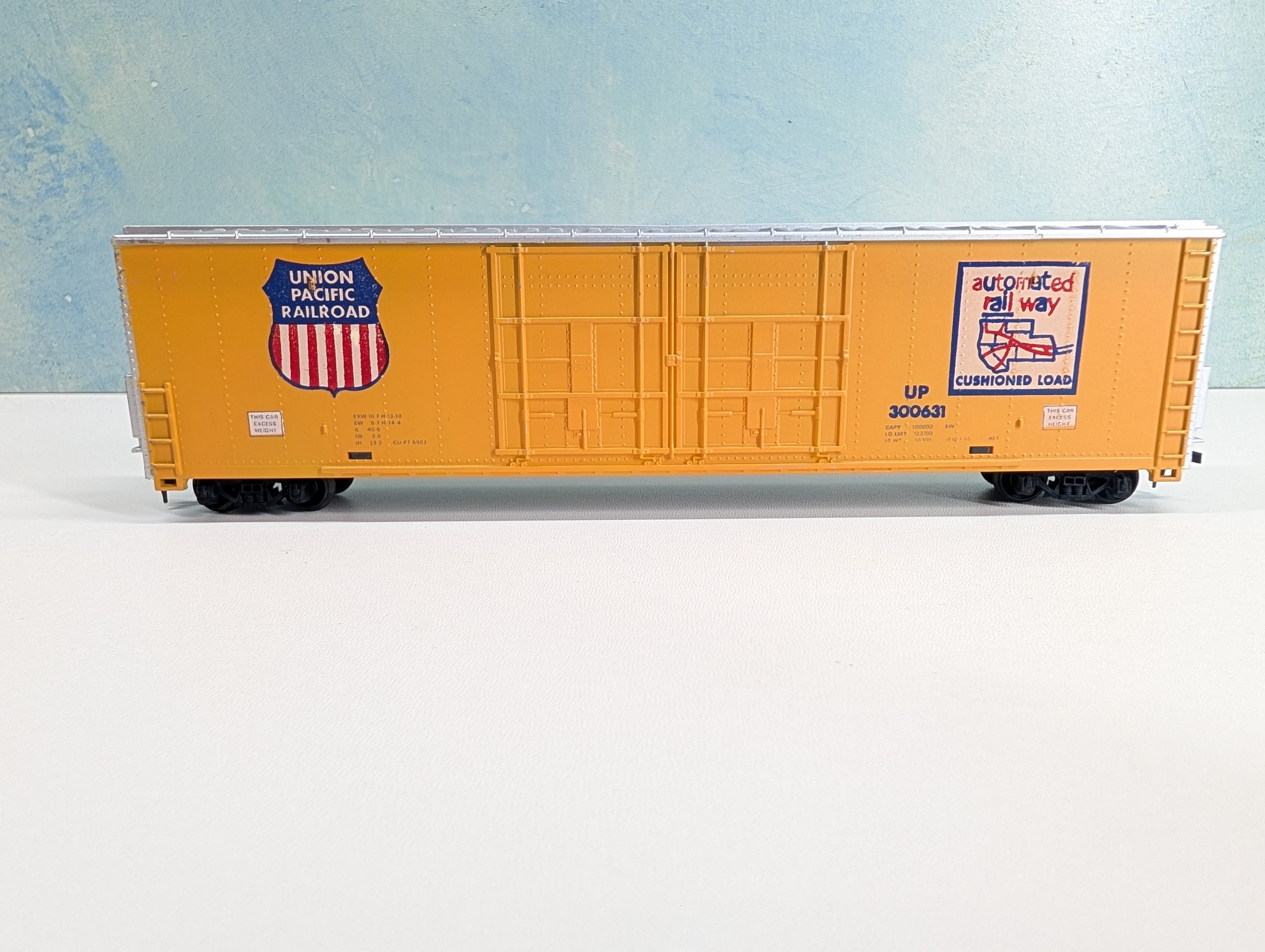USED Tyco HO Scale 62' Hi-Cube Box Car Union Pacific UP #300631