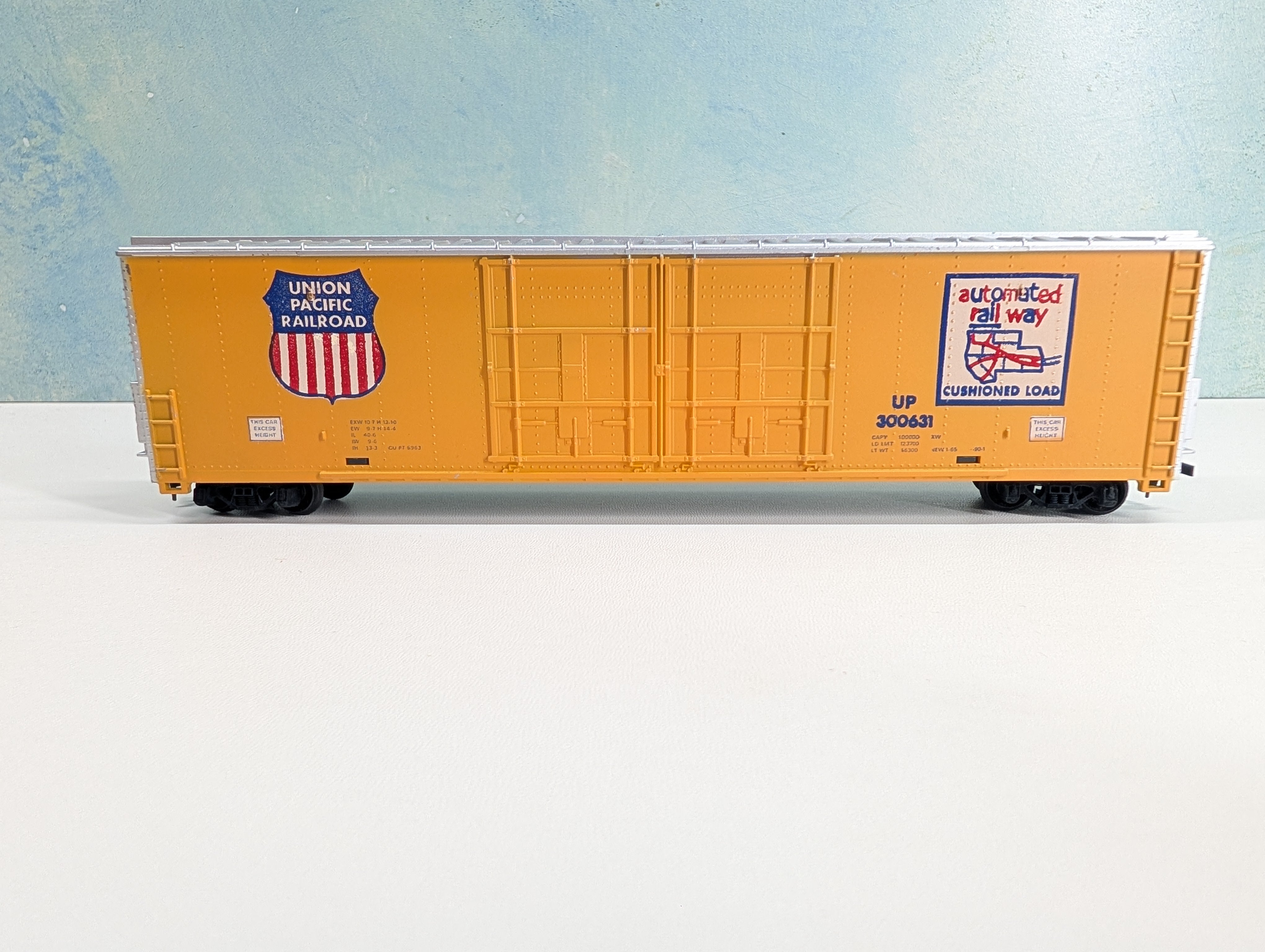 USED Tyco HO Scale 62' Hi-Cube Box Car Union Pacific UP #300631