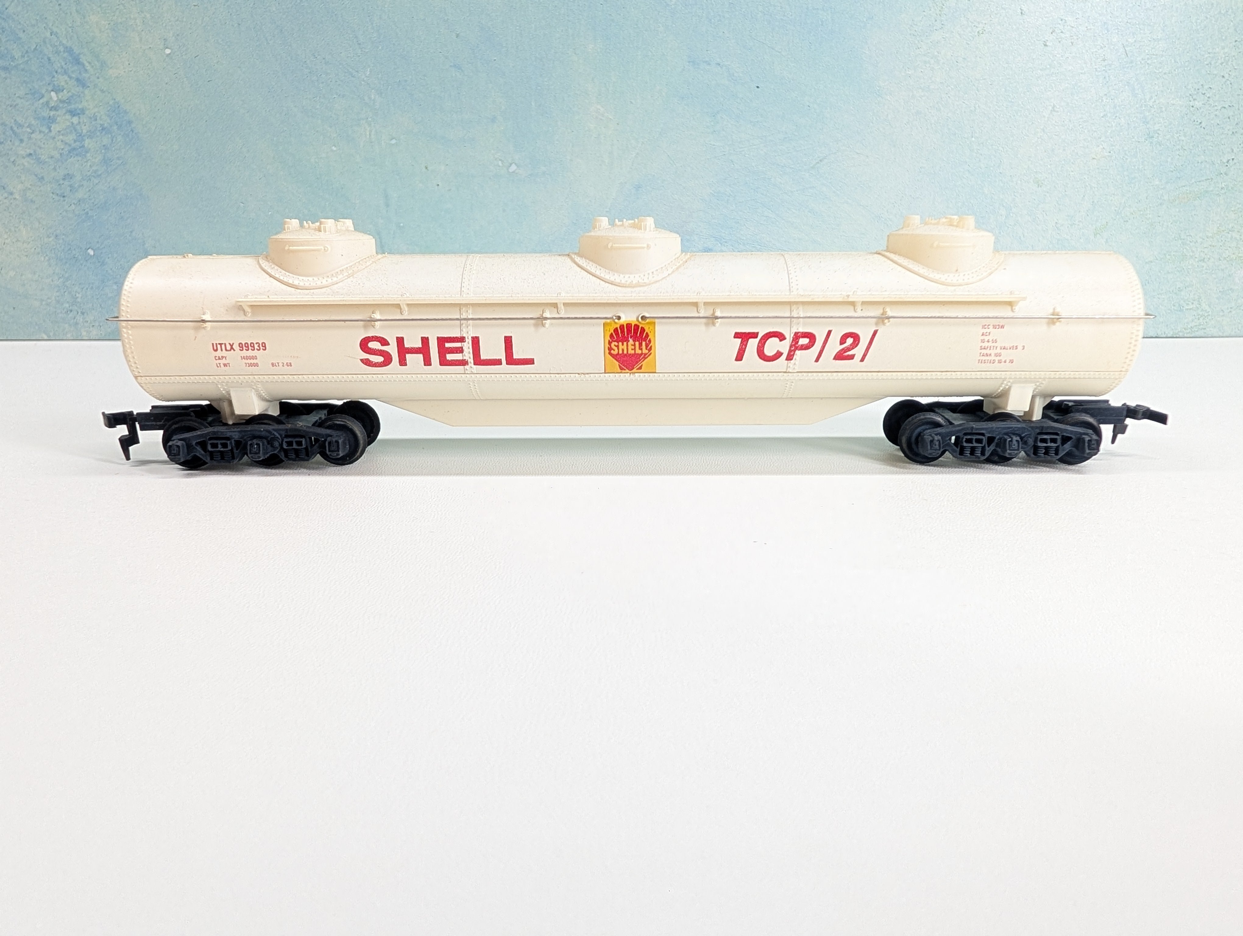 USED Tyco HO Scale Large Triple Dome Tank Car Shell UTLX #99939