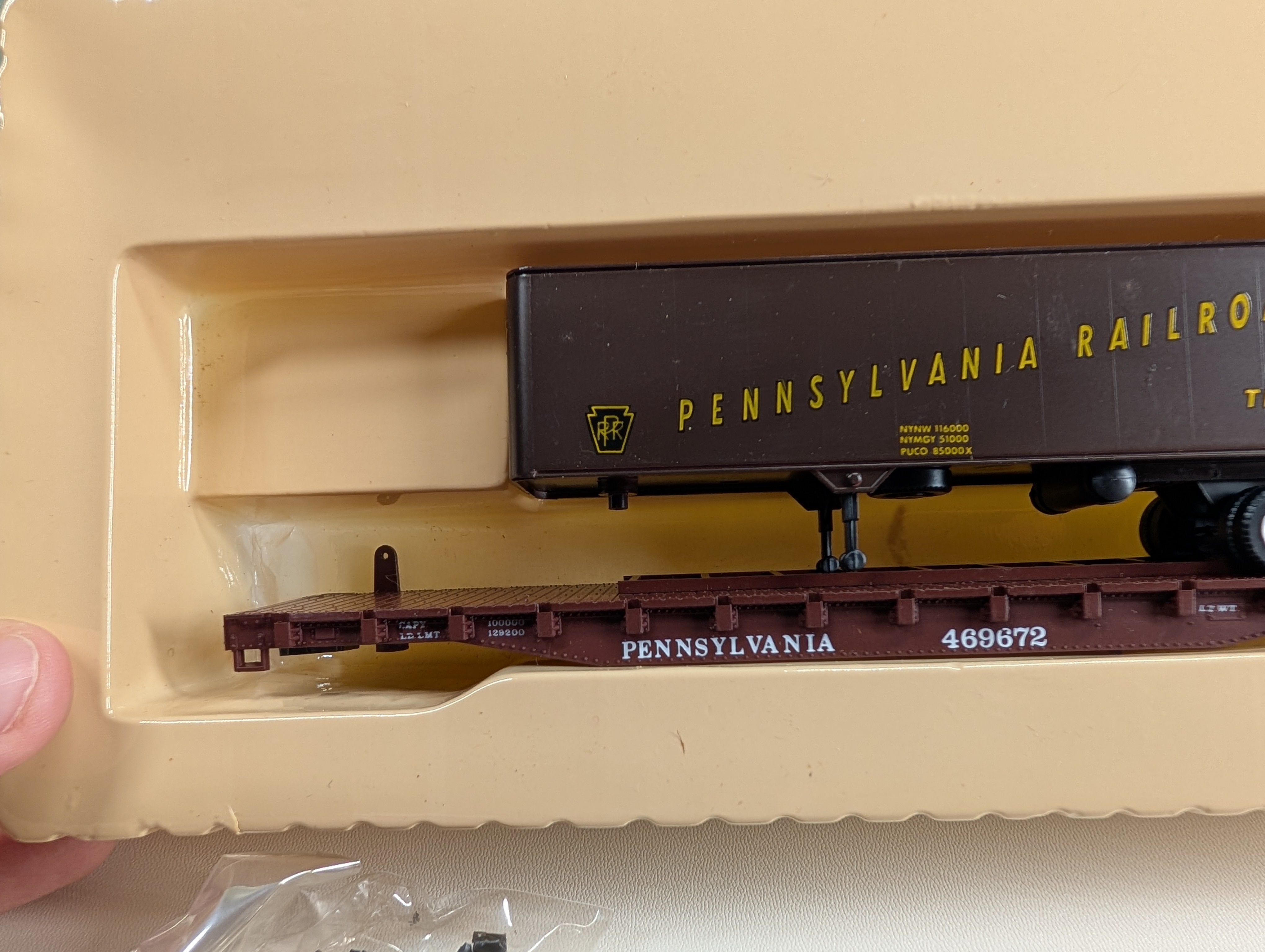 USED Con-Cor HO Scale 54' Flat Car w/ Trailer Pennsylvania PRR #469672 KIT