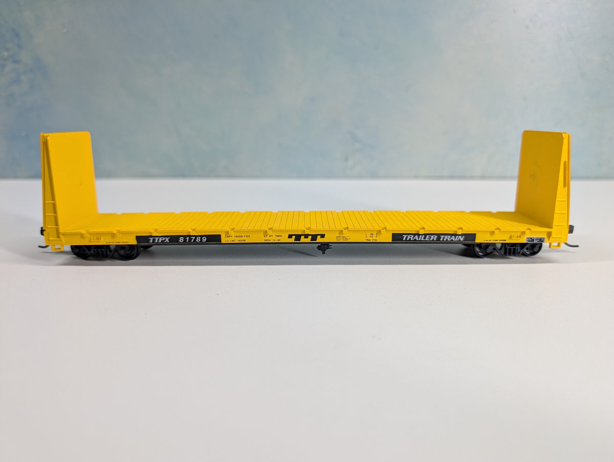 USED Roundhouse 1301 HO Scale 60' Bulkhead Flat Car Trailer Train TTPX #81789