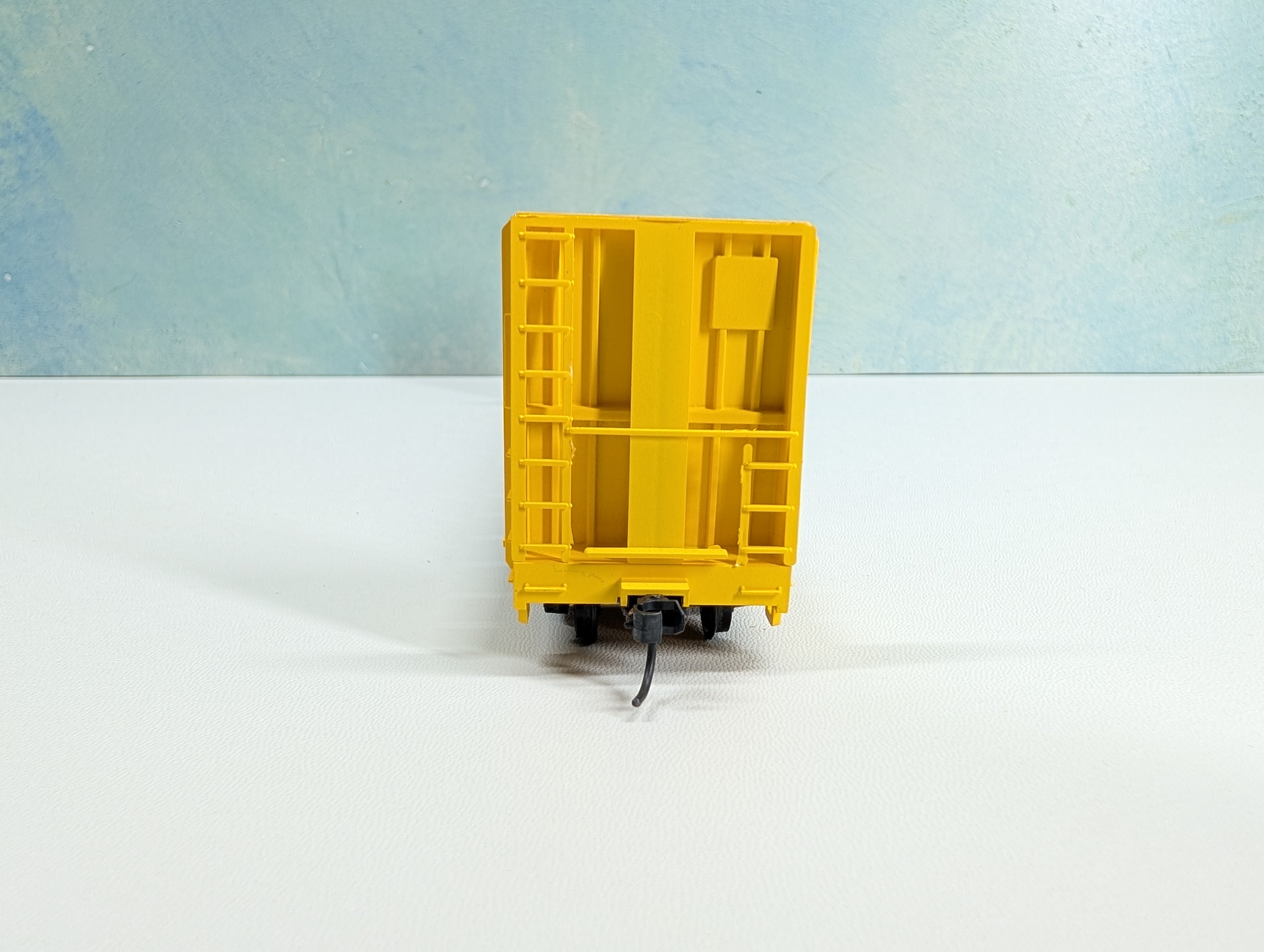 USED Roundhouse 1301 HO Scale 60' Bulkhead Flat Car Trailer Train TTPX #81789