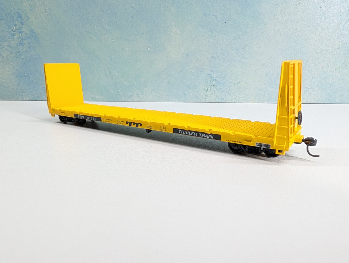 USED Roundhouse 1301 HO Scale 60' Bulkhead Flat Car Trailer Train TTPX #81785