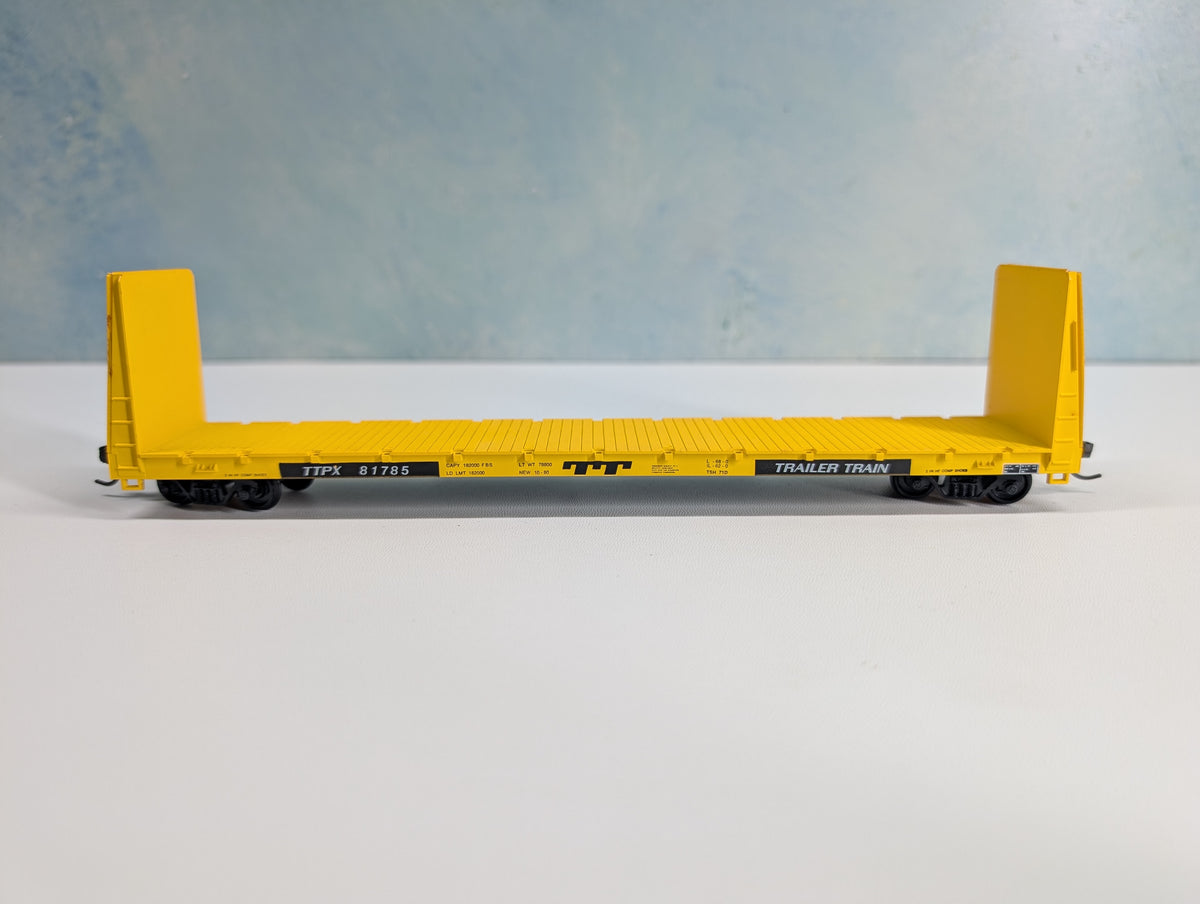 USED Roundhouse 1301 HO Scale 60' Bulkhead Flat Car Trailer Train TTPX #81785