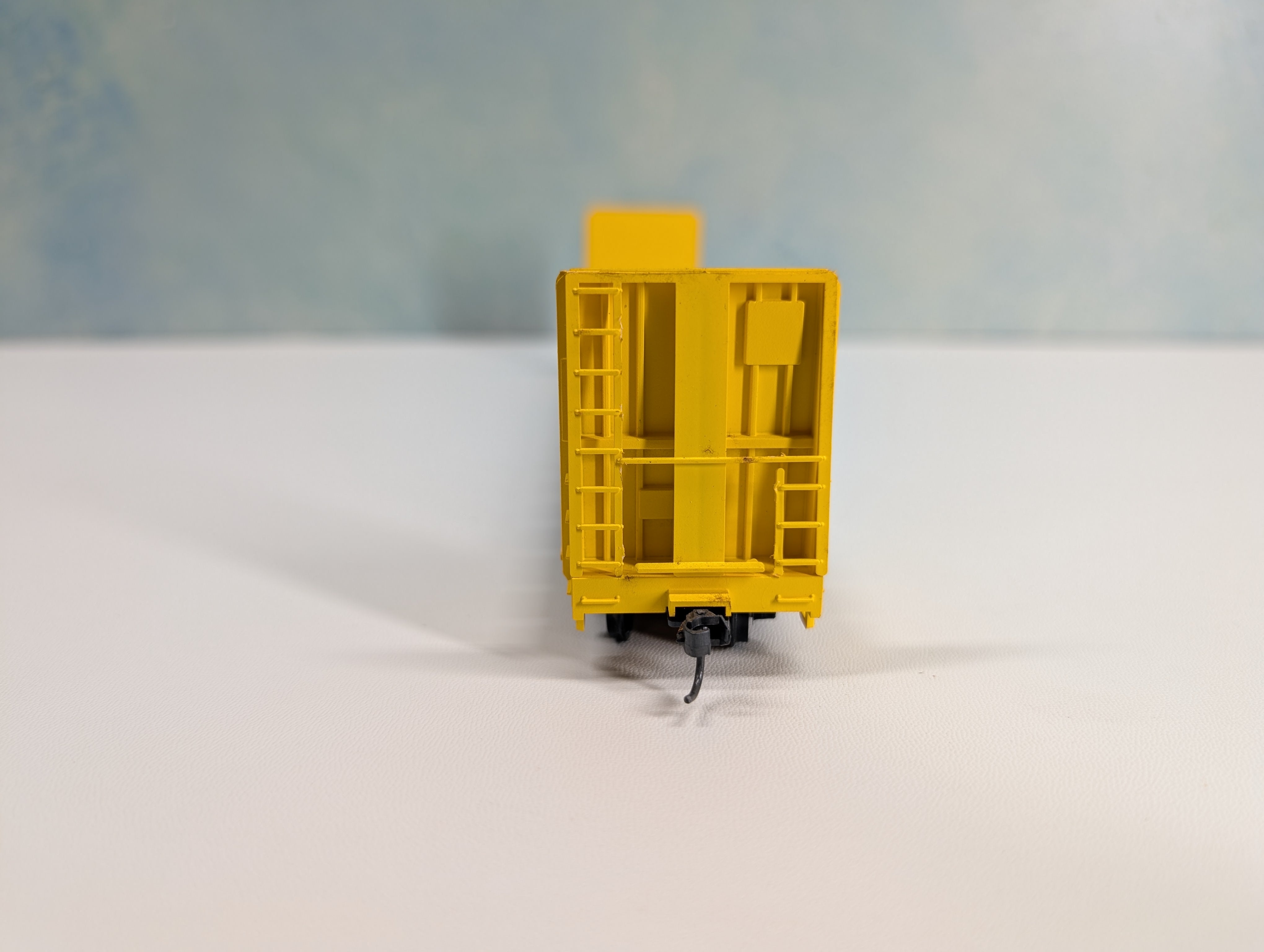 USED Roundhouse 1301 HO Scale 60' Bulkhead Flat Car Trailer Train TTPX #81785