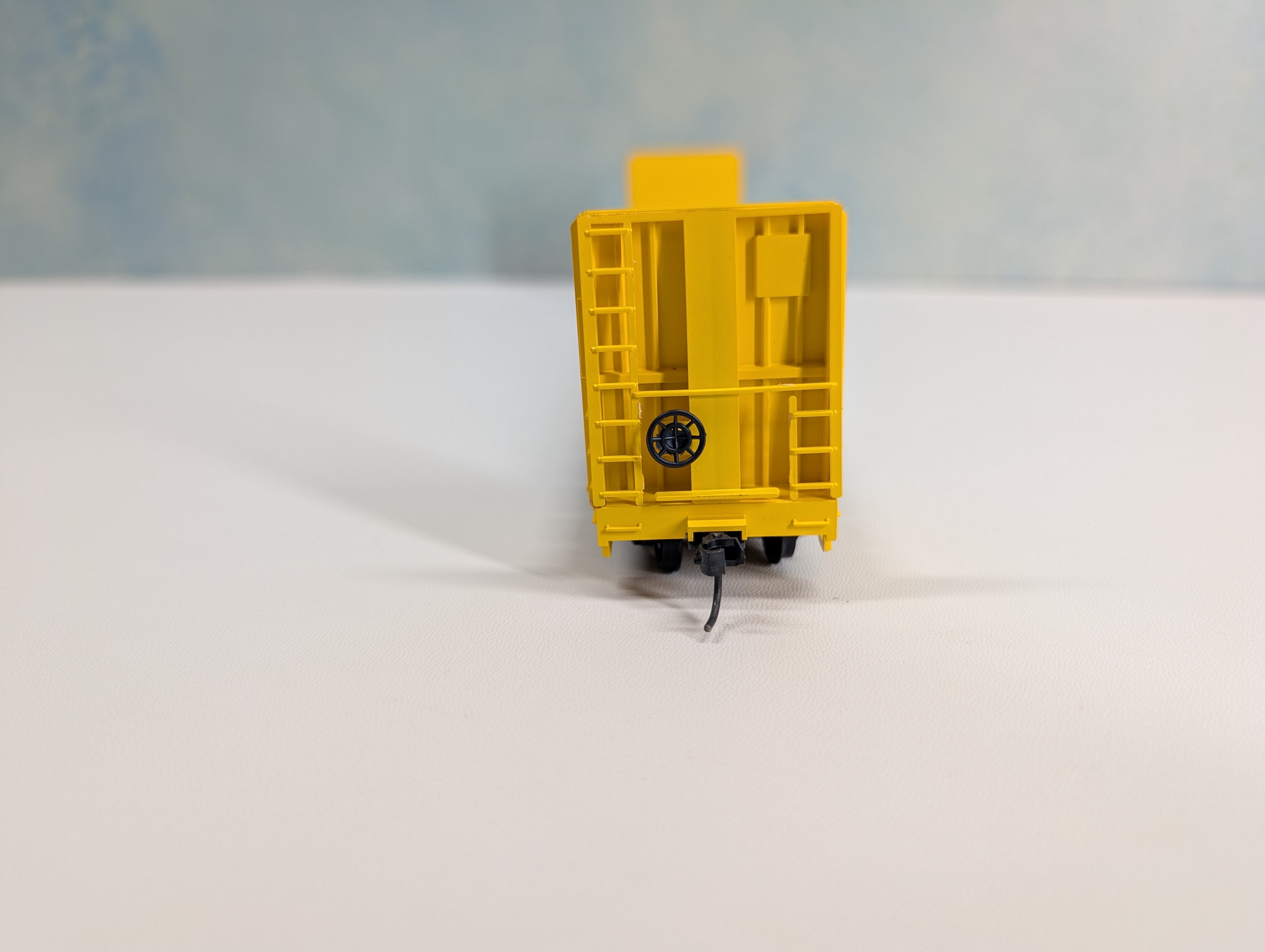 USED Roundhouse 1301 HO Scale 60' Bulkhead Flat Car Trailer Train TTPX #81780