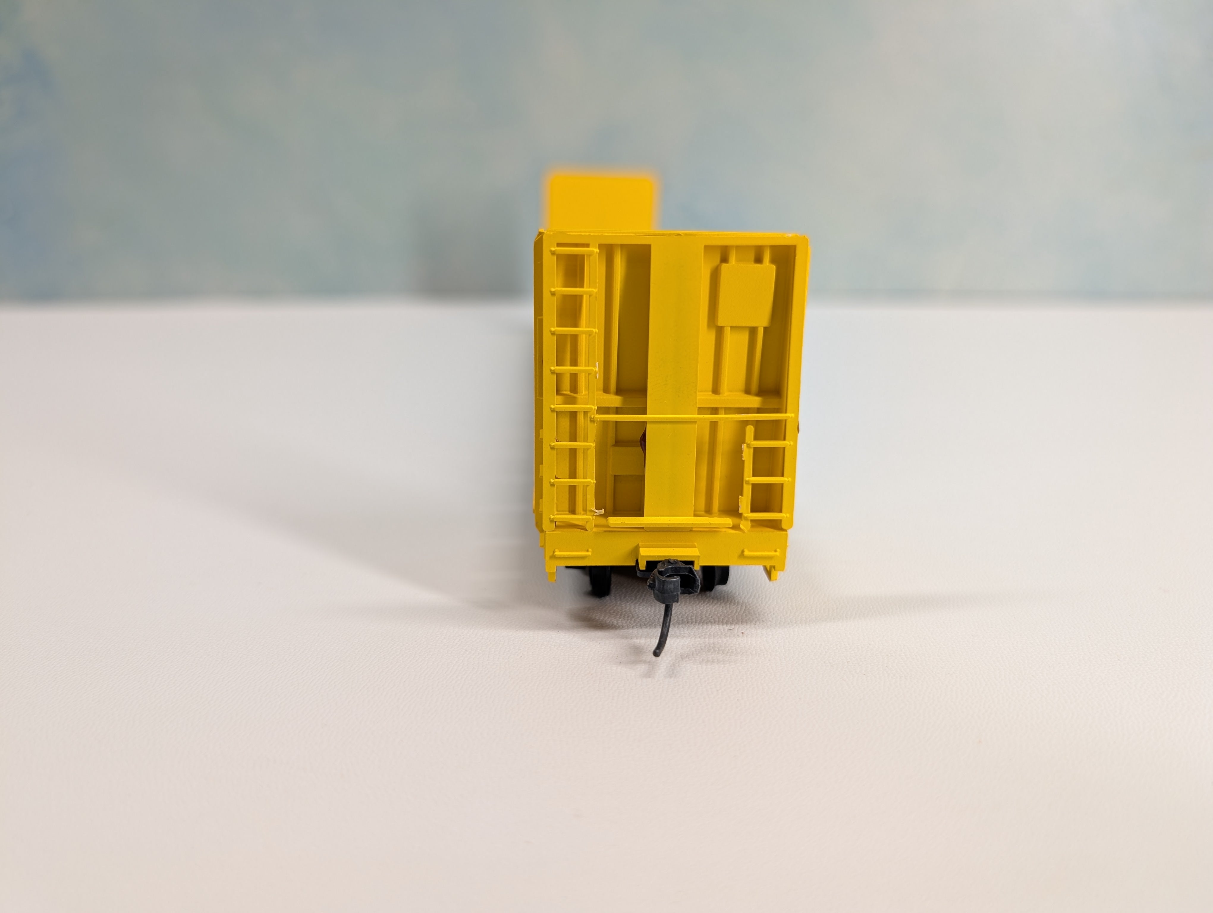 USED Roundhouse 1301 HO Scale 60' Bulkhead Flat Car Trailer Train TTPX #81780