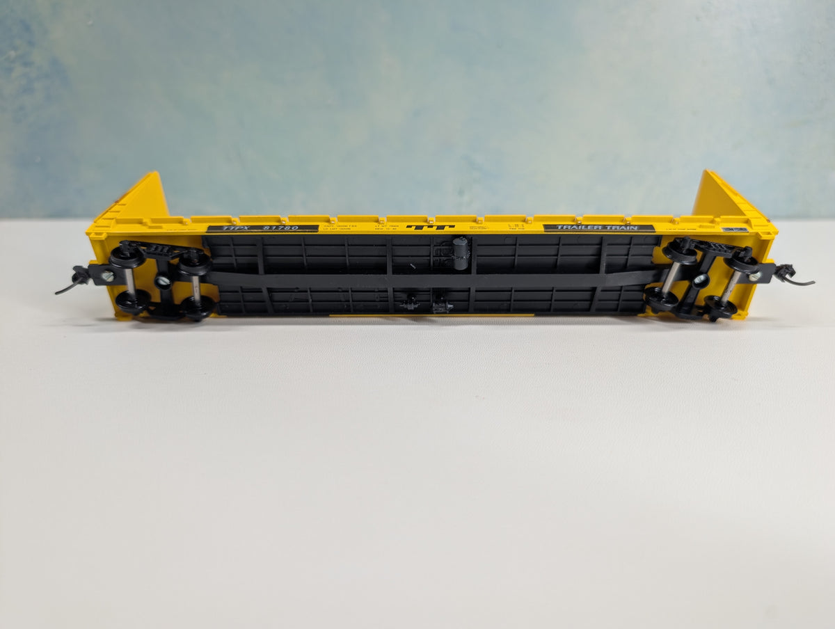 USED Roundhouse 1301 HO Scale 60' Bulkhead Flat Car Trailer Train TTPX #81780