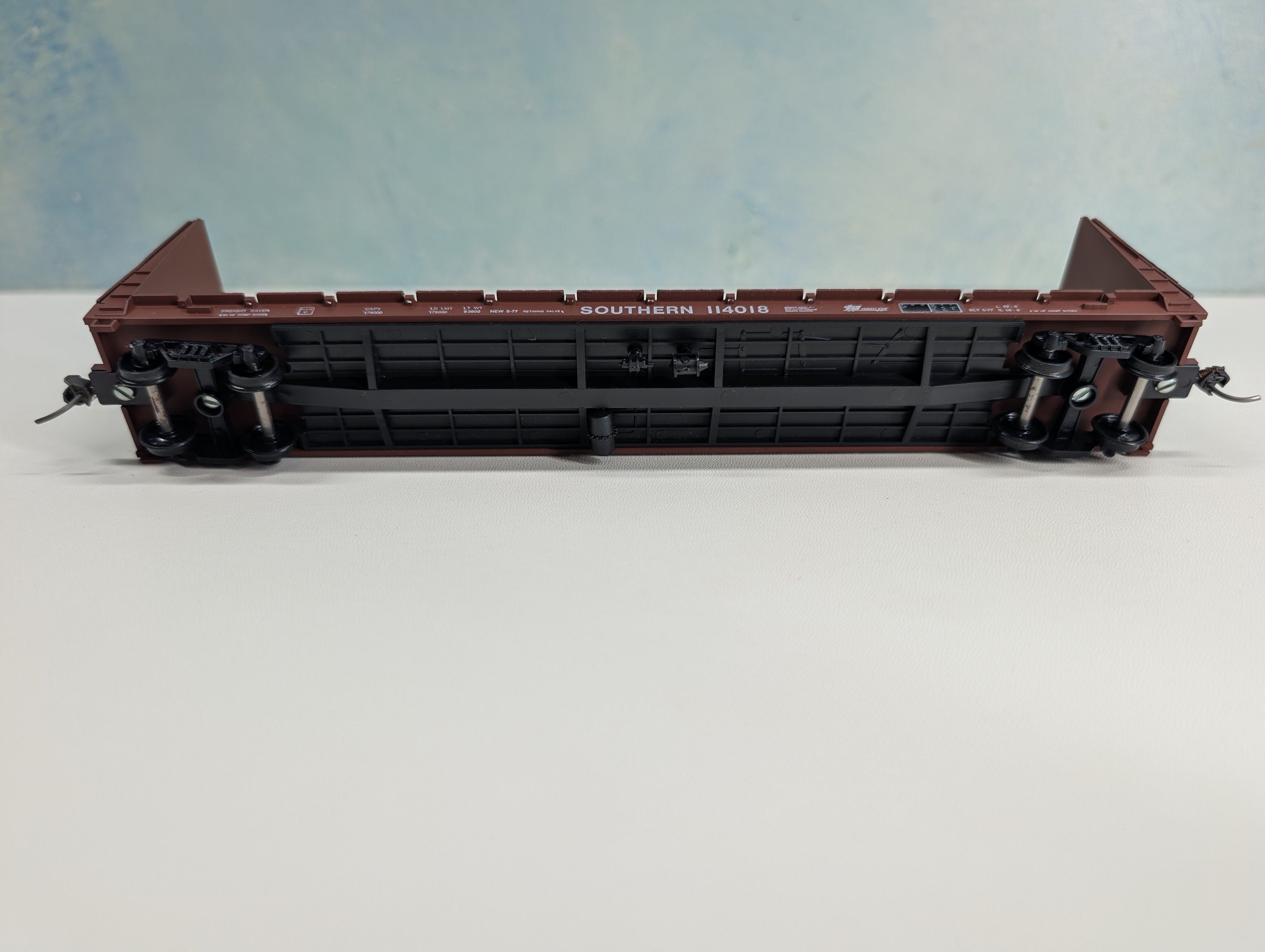 USED Roundhouse 1305 HO Scale 60' Bulkhead Flat Car Southern #114018