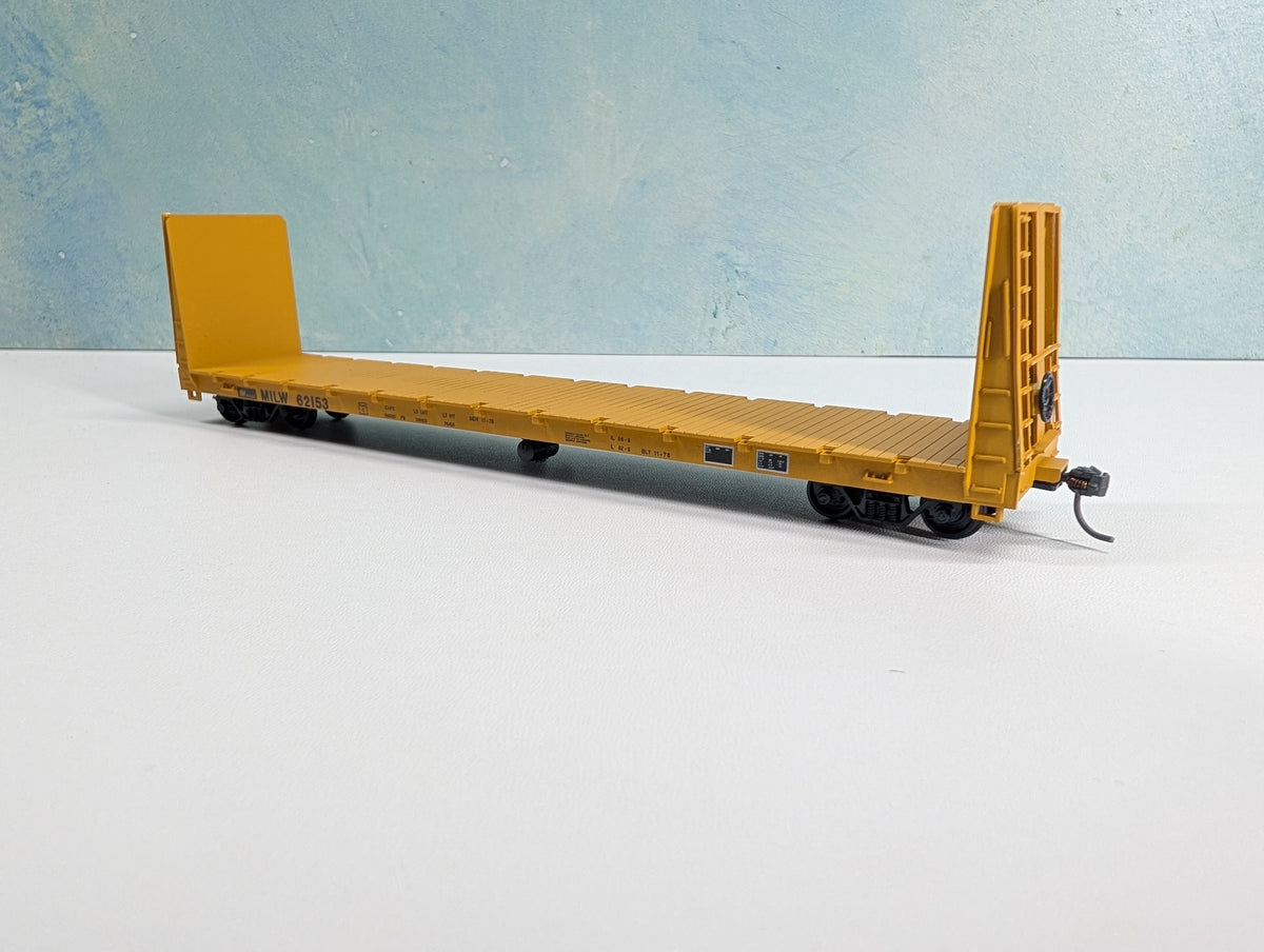 USED Roundhouse 1307 HO Scale 60' Bulkhead Flat Car Milwaukee Road MILW #62153