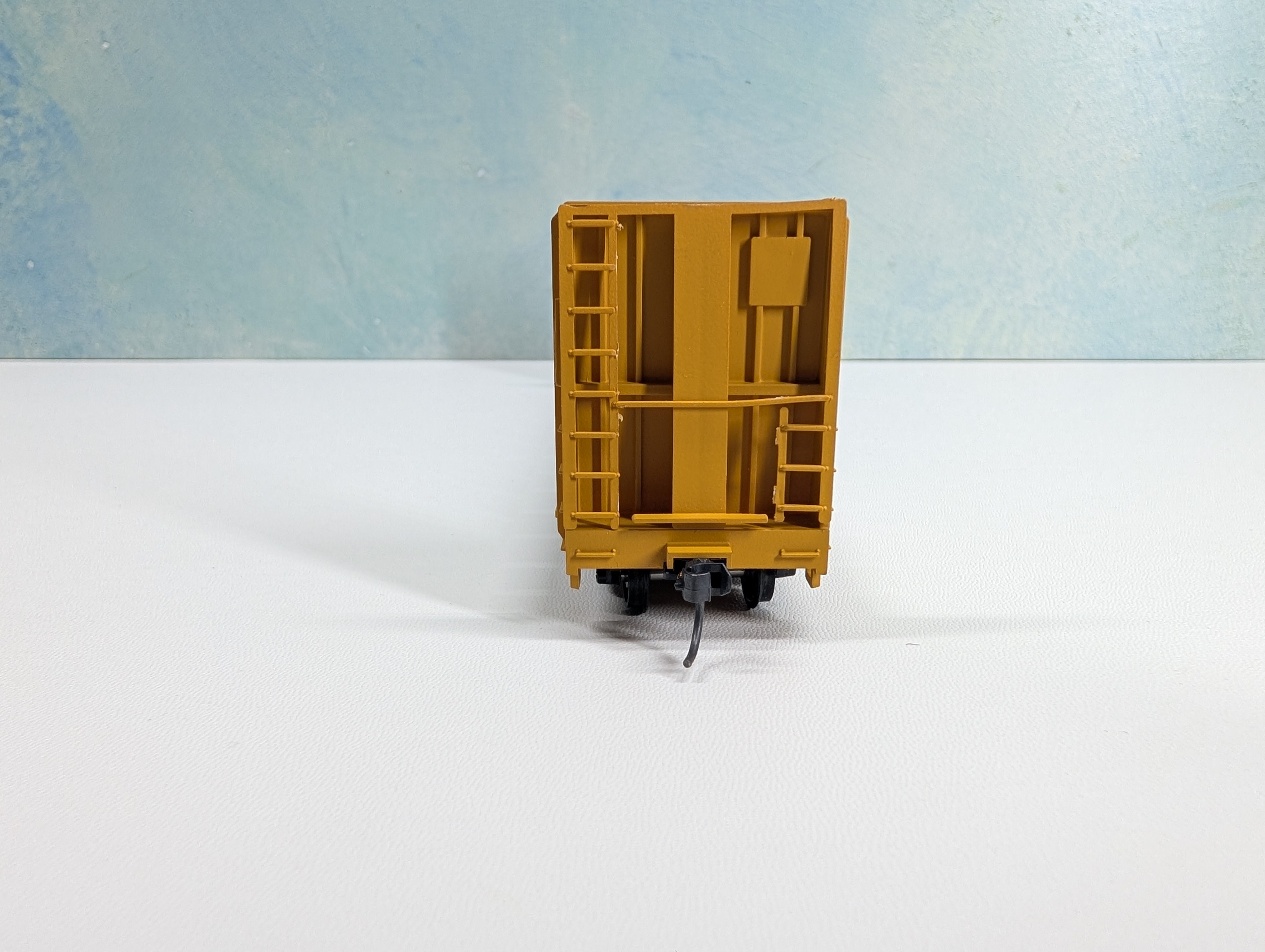 USED Roundhouse 1307 HO Scale 60' Bulkhead Flat Car Milwaukee Road MILW #62153