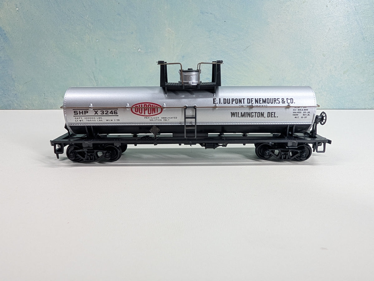 USED Athearn HO Scale Chemical Tank Car Dupont SHPX #3246