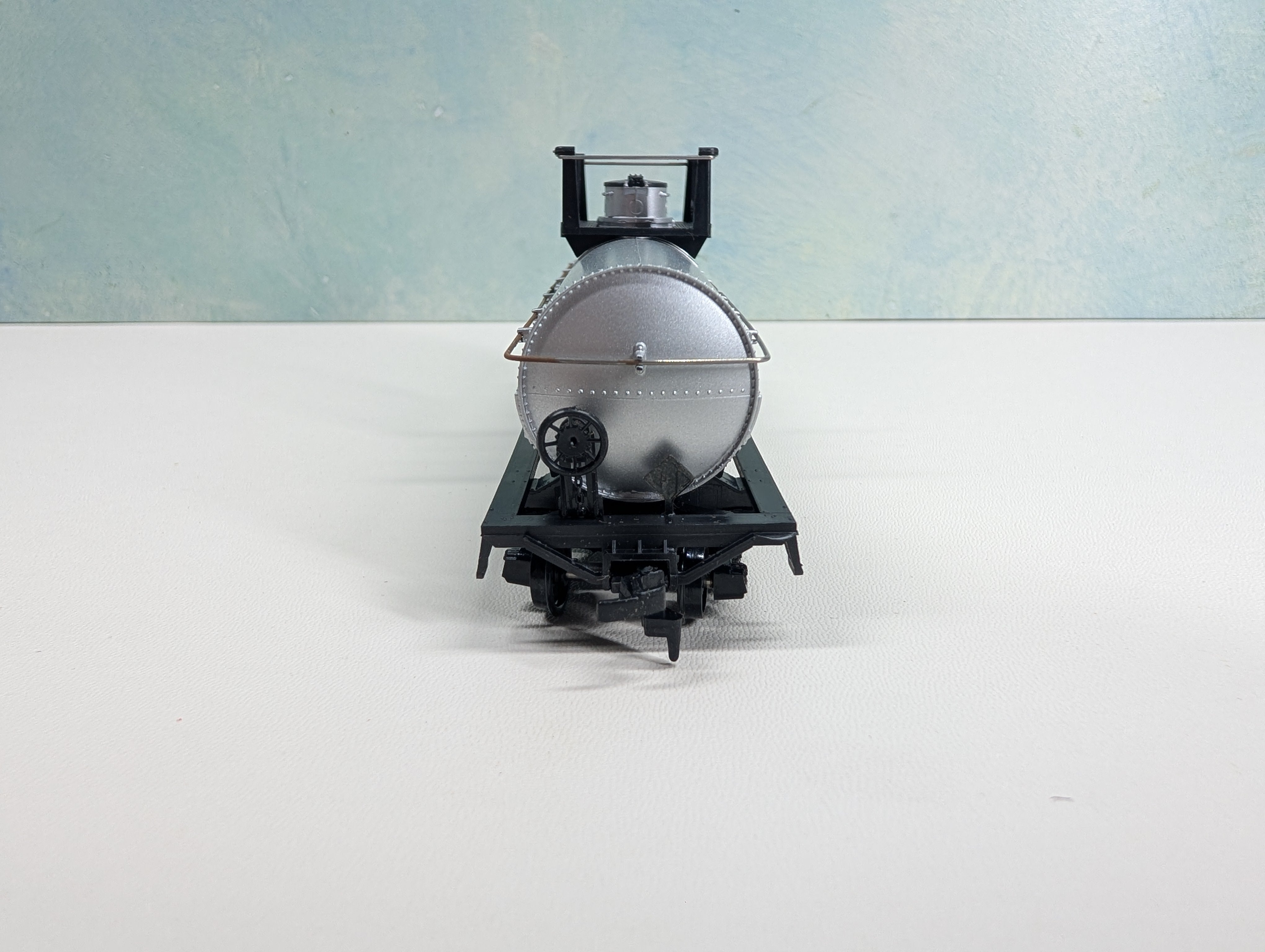 USED Athearn HO Scale Chemical Tank Car Dupont SHPX #3246
