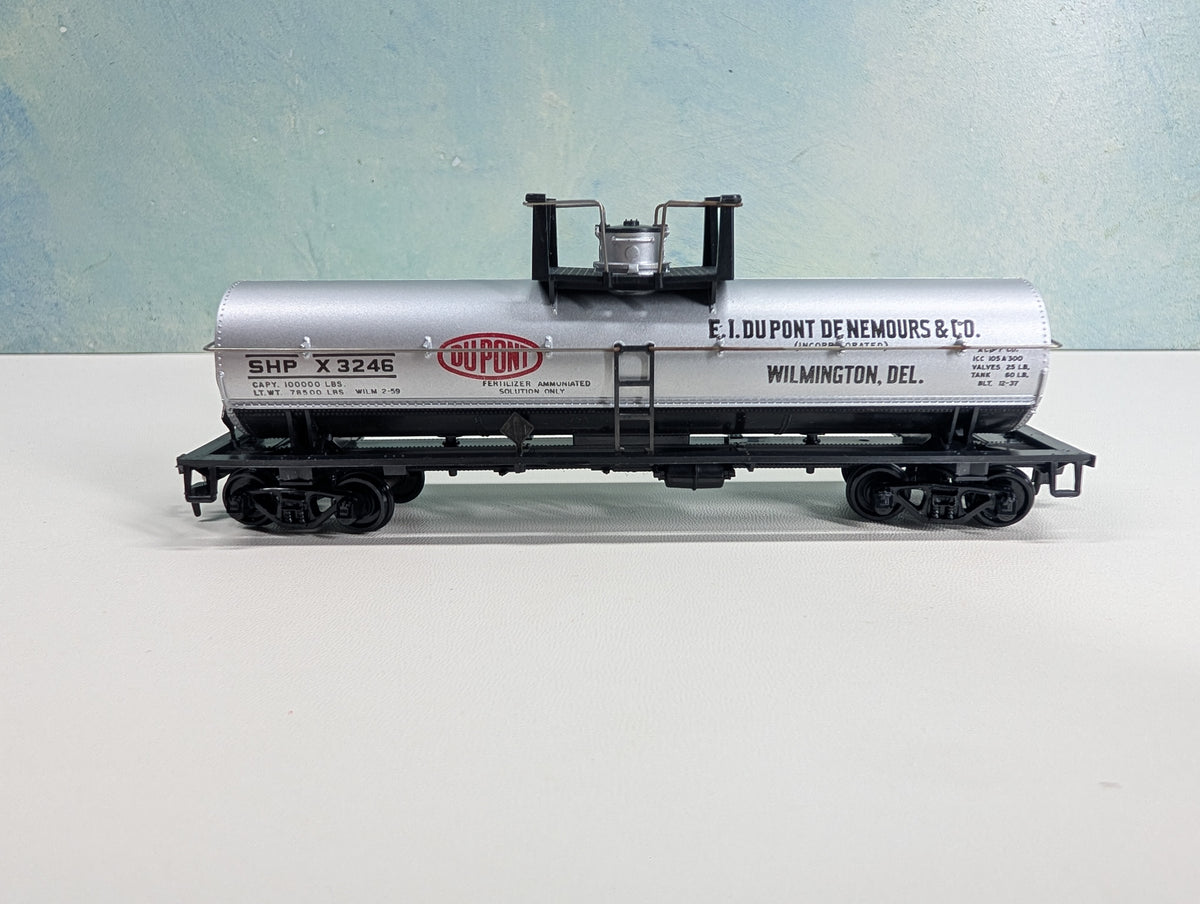 USED Athearn HO Scale Chemical Tank Car Dupont SHPX #3246