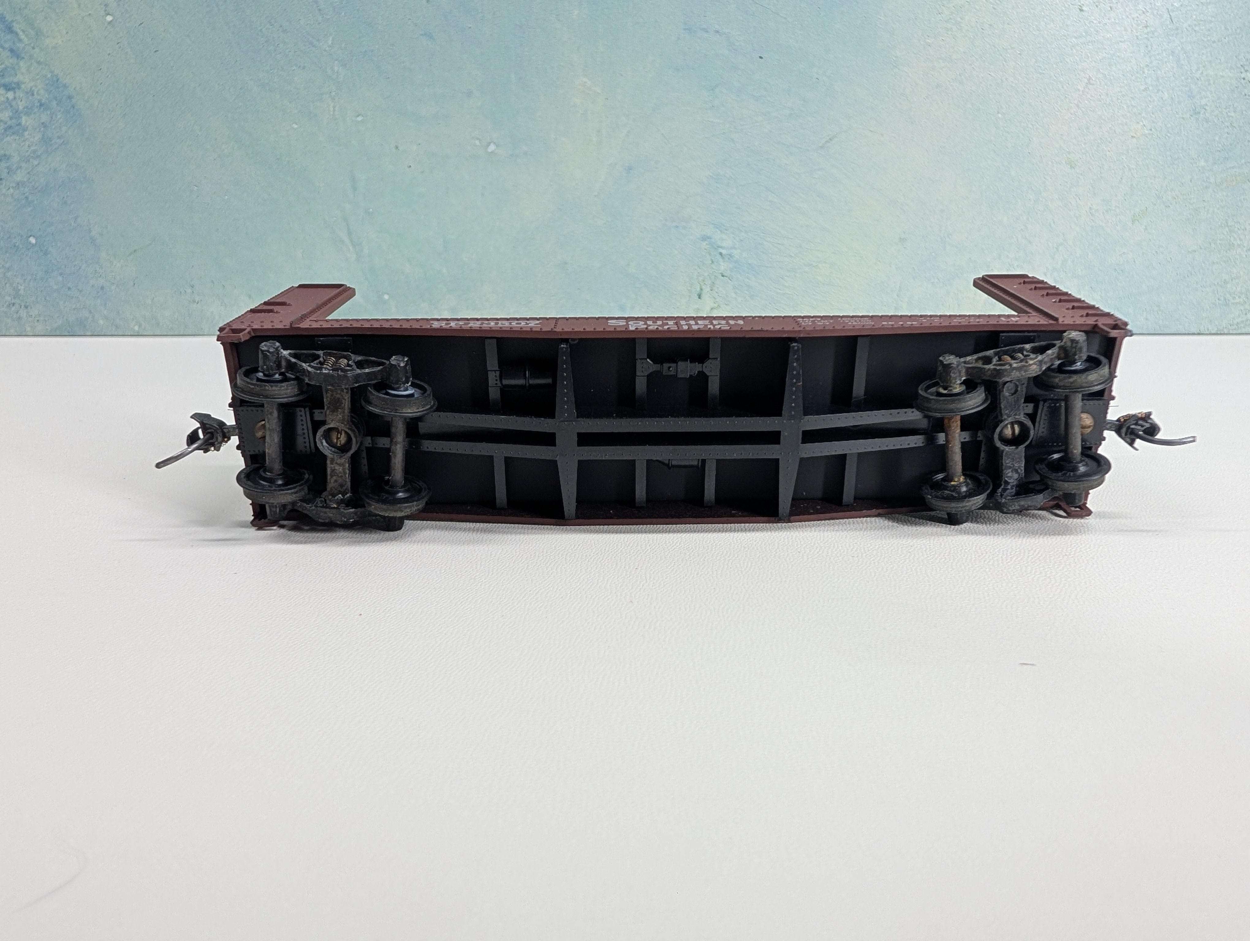USED Athearn HO Scale 40' Bulkhead Flat Car Southern Pacific SP #23507 Brown