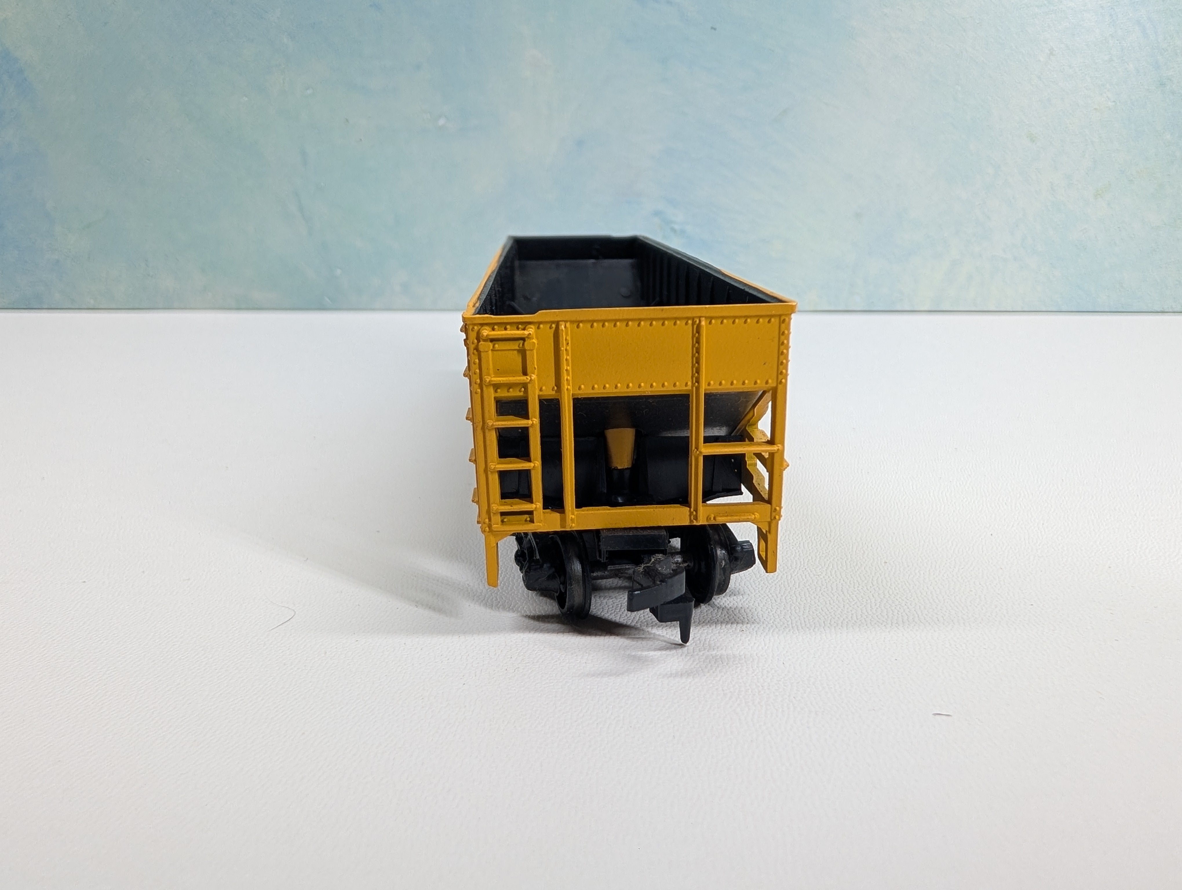 USED Athearn HO Scale 4 Bay Operating Hopper Peabody Short Line PSL #6671