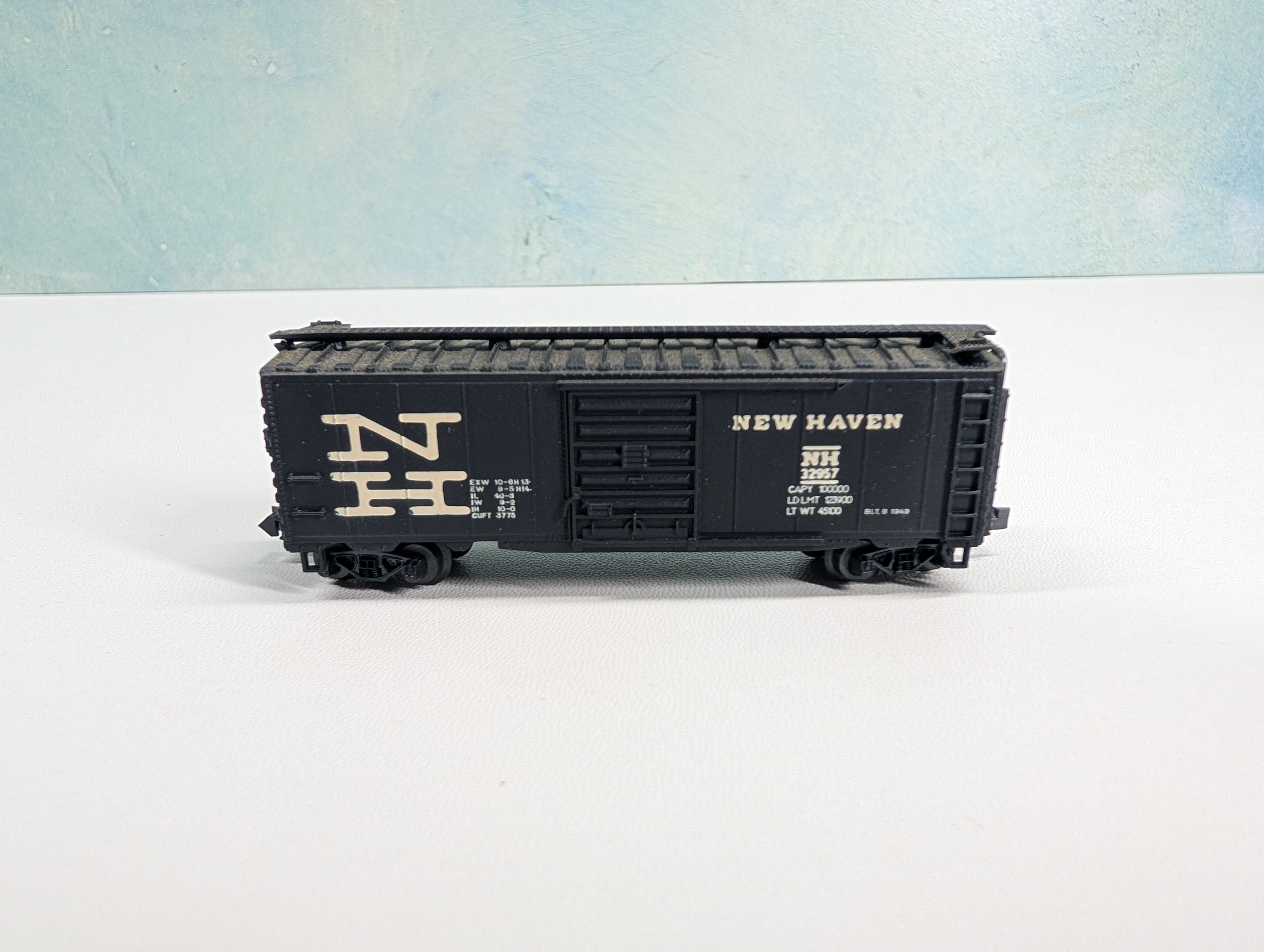 USED Postage Stamp Trains Aurora N Scale Box Car New Haven NH #32957