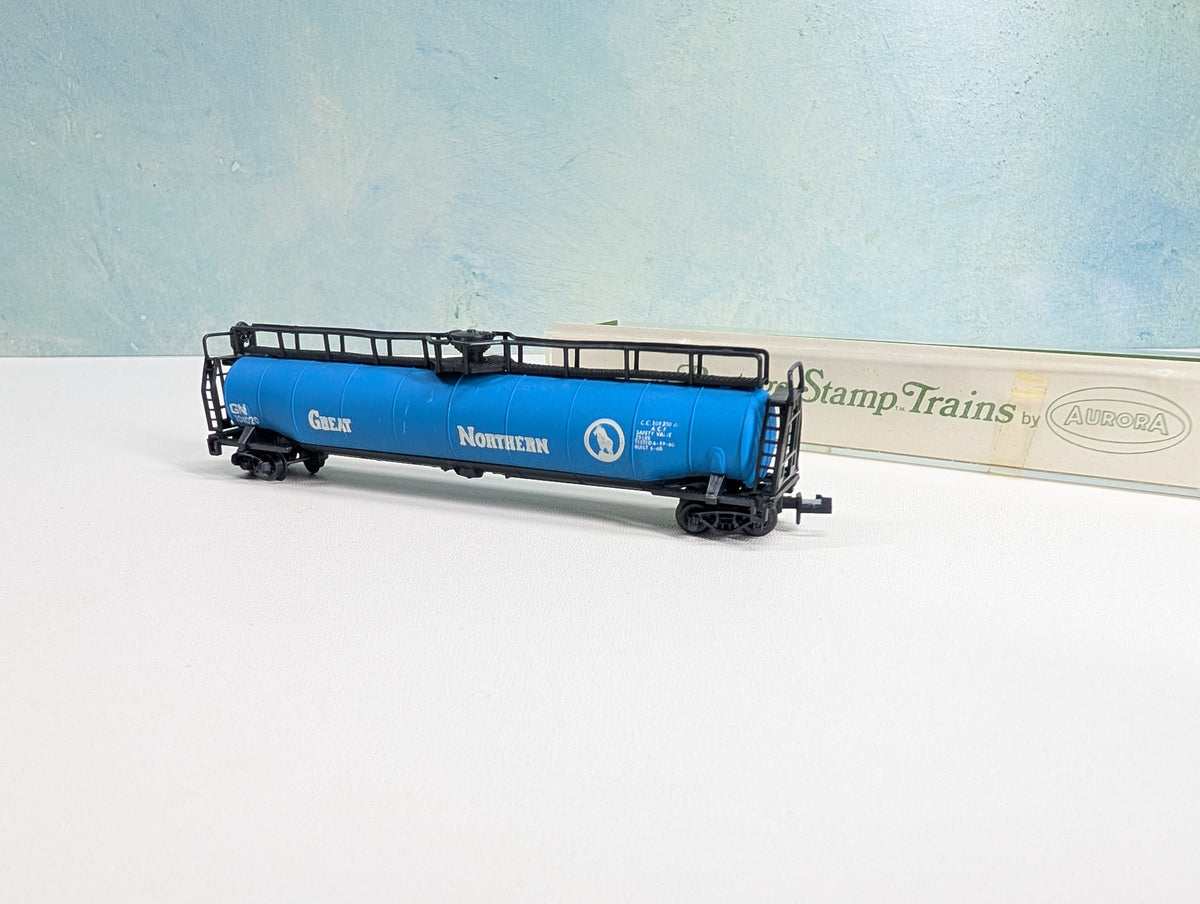 USED Postage Stamp Trains Aurora N Scale Jumbo Tank Car Great Northern GN #100020