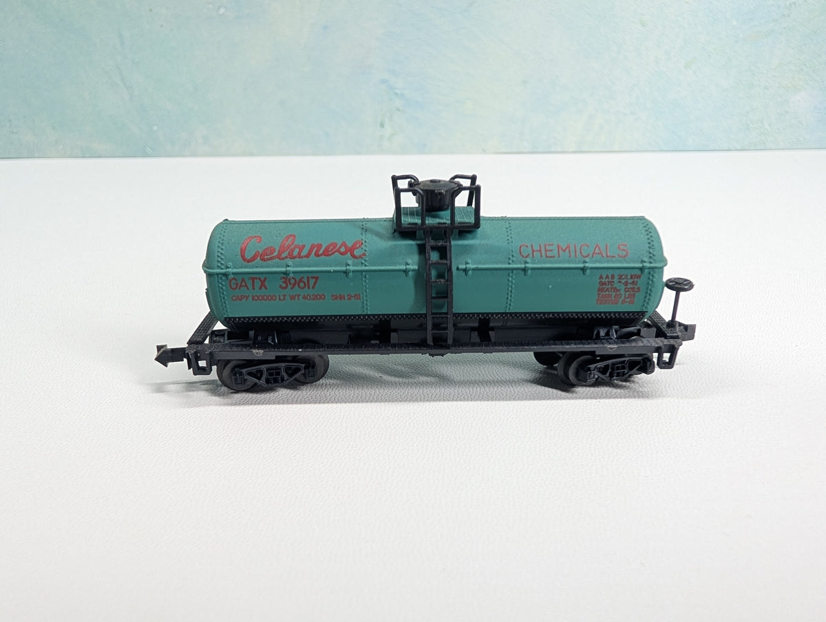 USED Postage Stamp Trains Aurora N Scale Tank Car Celanese Chemicals GATX #39617
