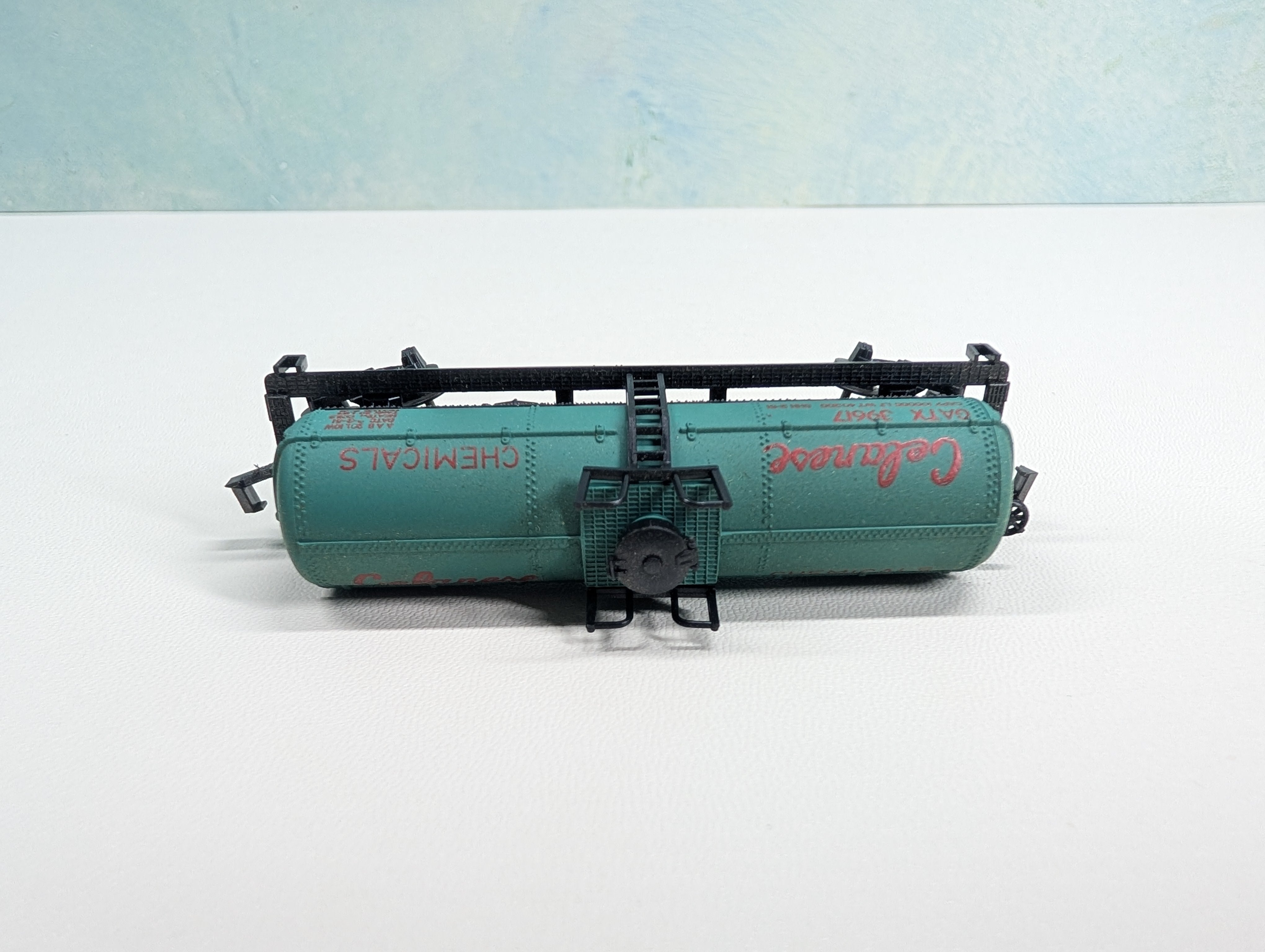 USED Postage Stamp Trains Aurora N Scale Tank Car Celanese Chemicals GATX #39617