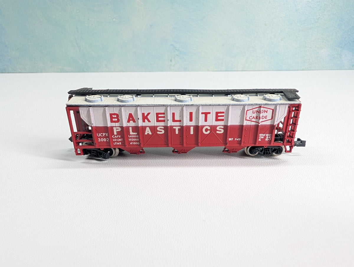 USED Postage Stamp Trains Aurora N Scale 47' Covered Hopper Bakelite Plastics UCPX #3002 Union Carbide
